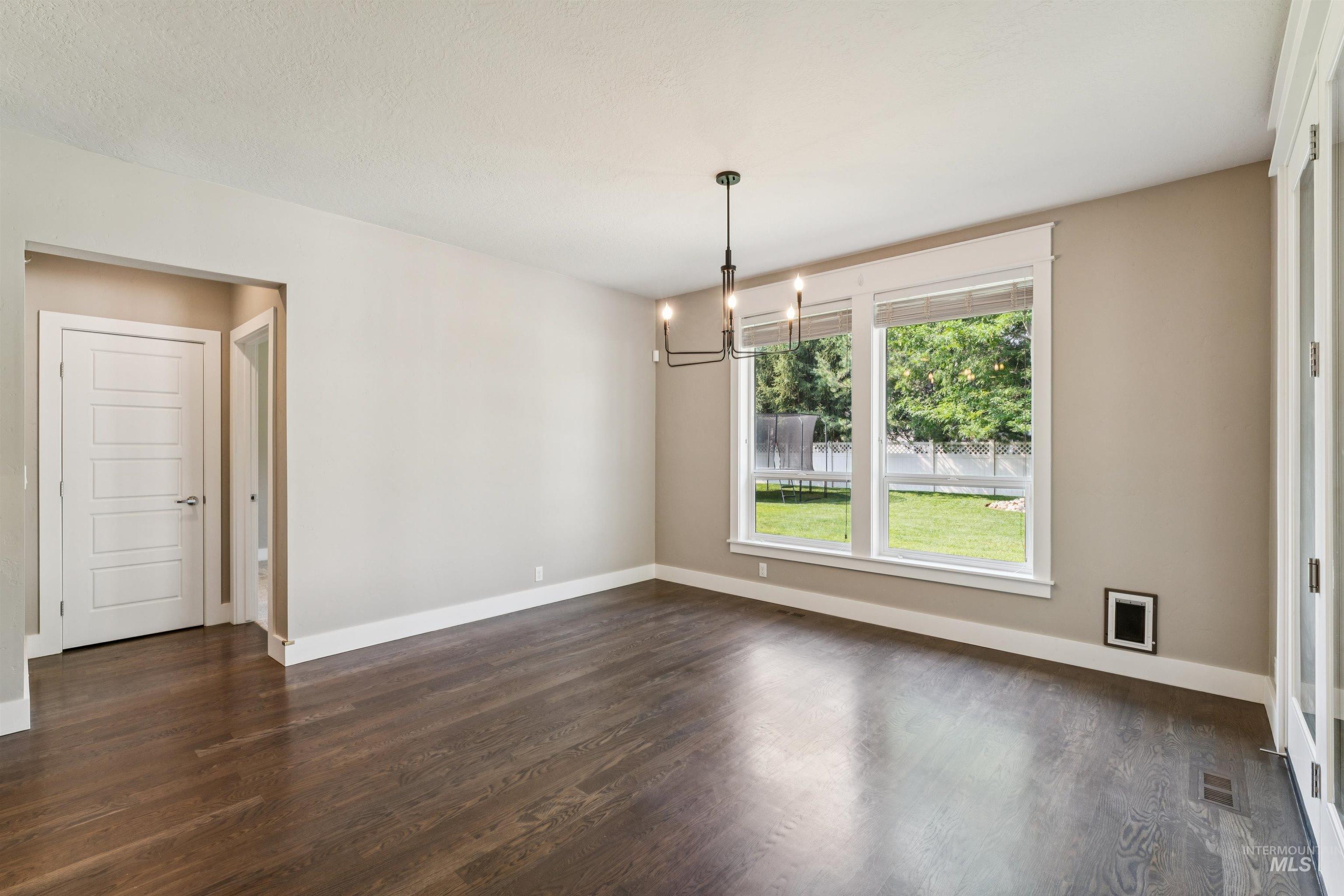 2309 W San Remo Dr Property Photo 16