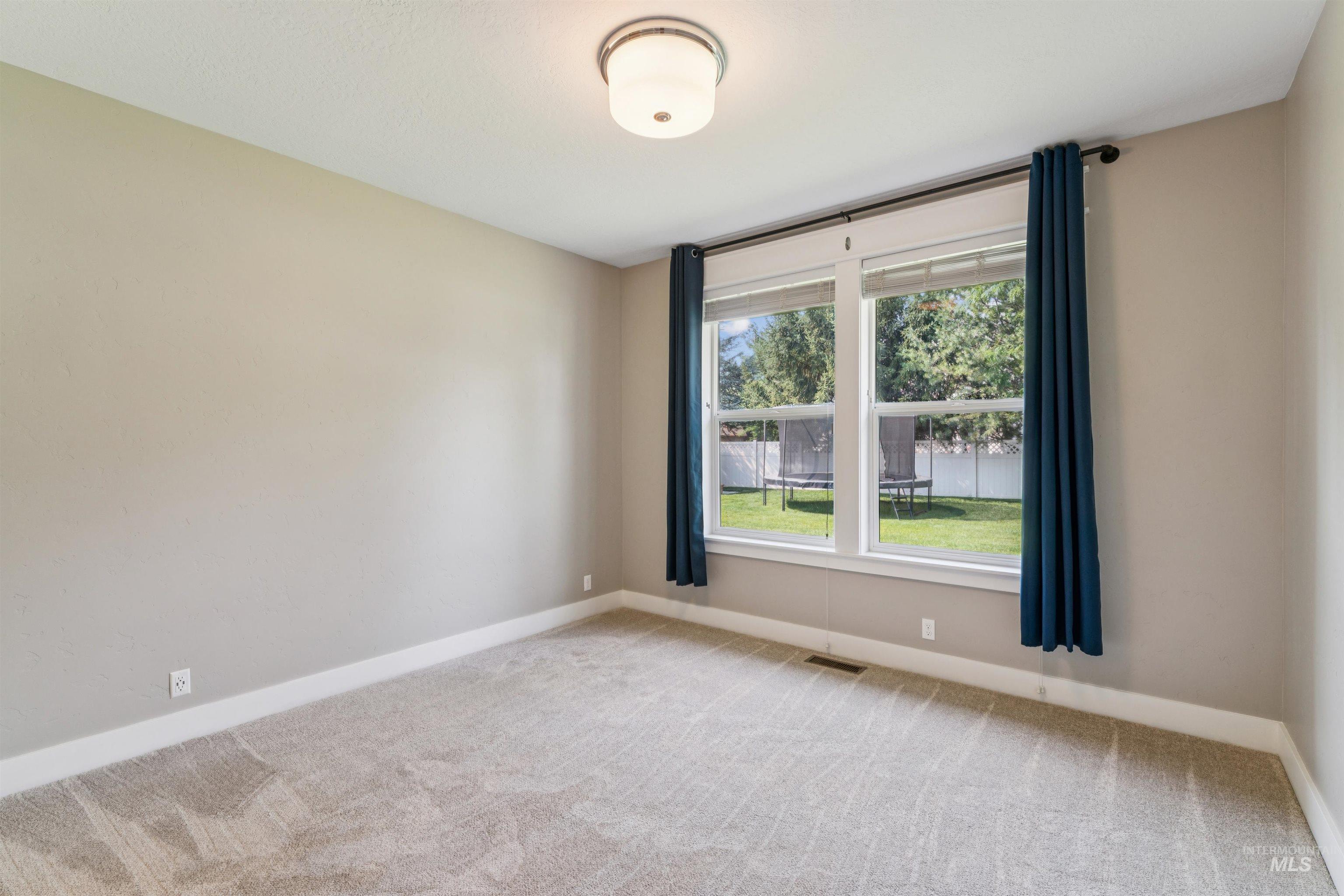 2309 W San Remo Dr Property Photo 17