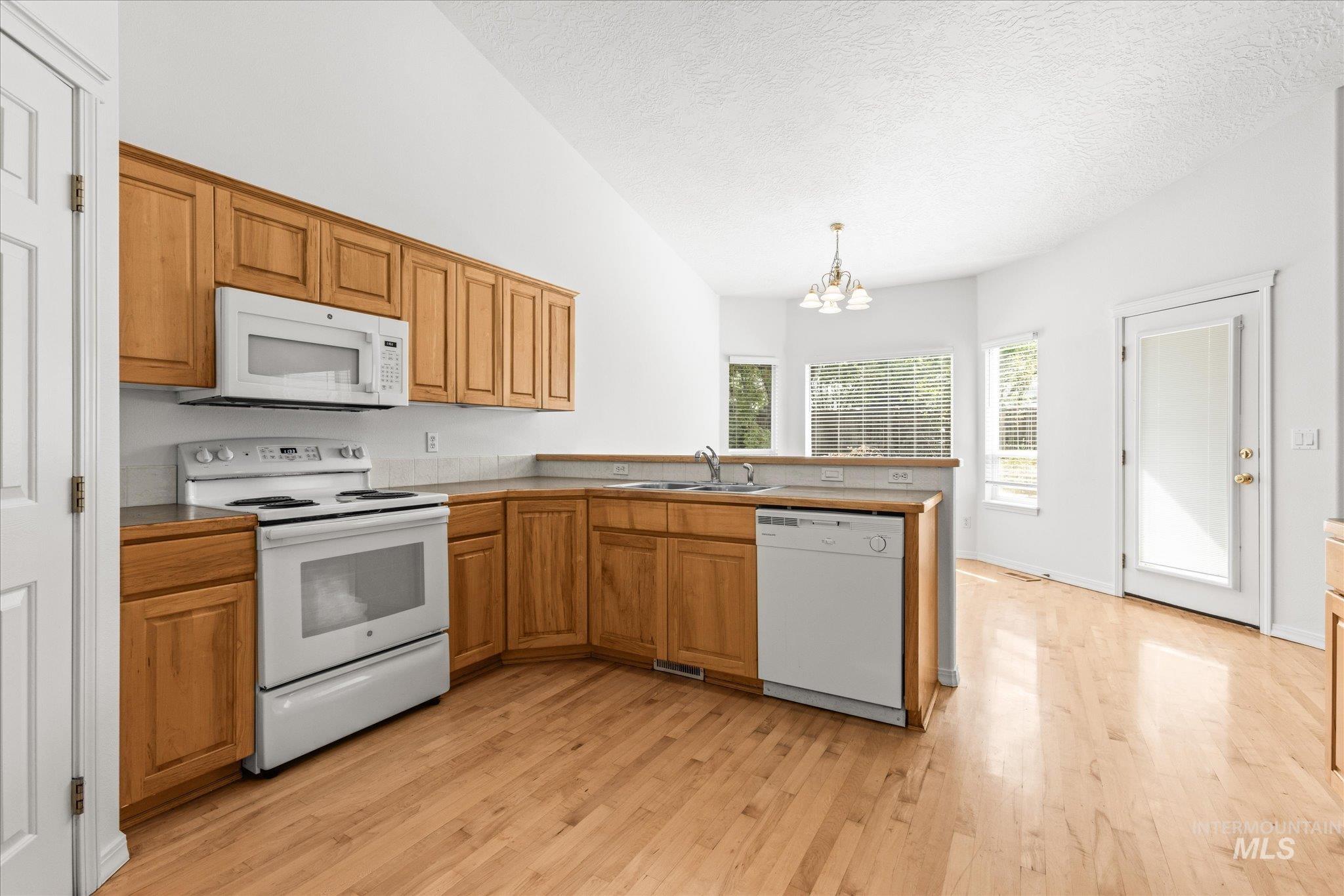 6270 N Sparkford Way Property Photo 8