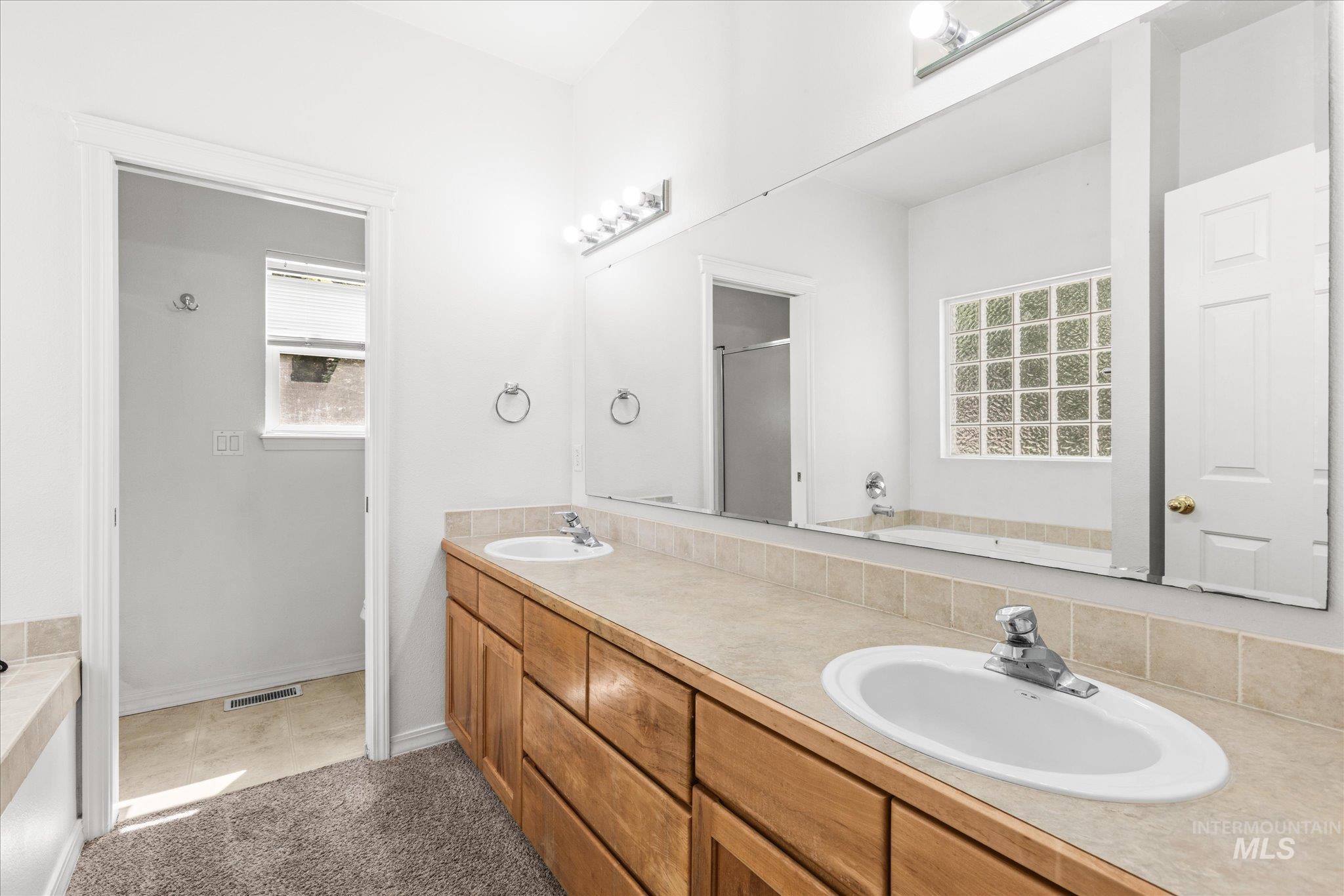 6270 N Sparkford Way Property Photo 11