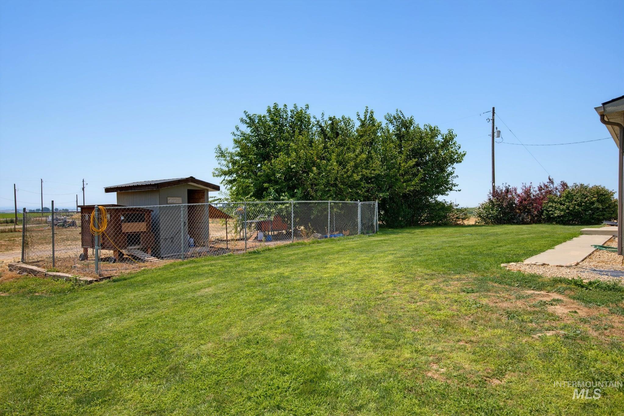 21568/21566 Market Rd Property Photo 12