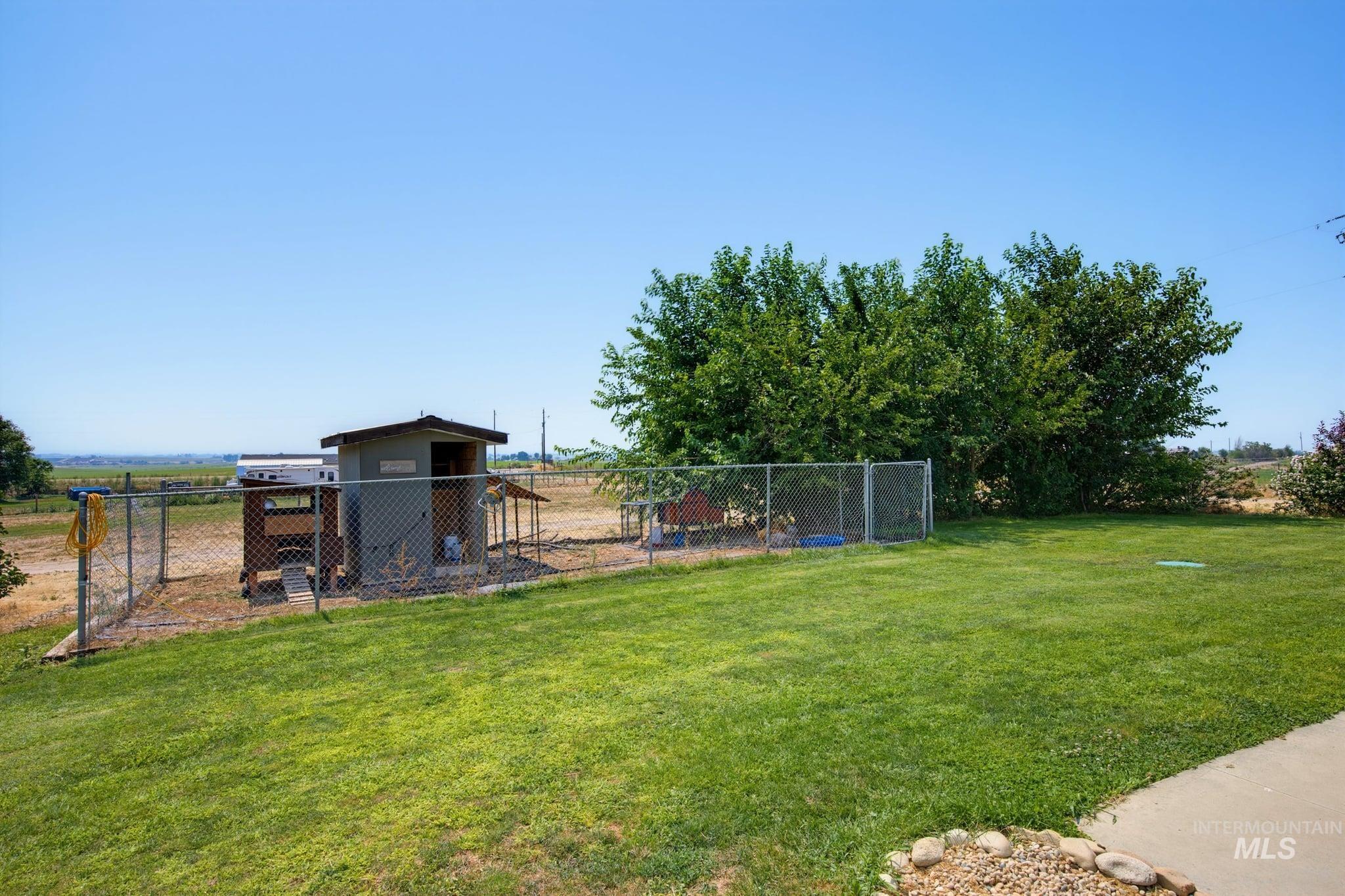 21568/21566 Market Rd Property Photo 13