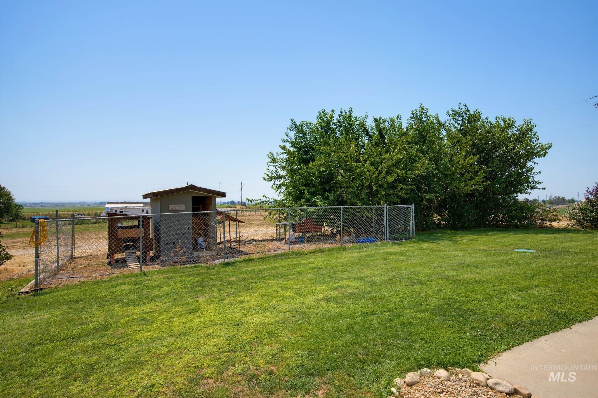21568/21566 Market Rd Property Photo 14