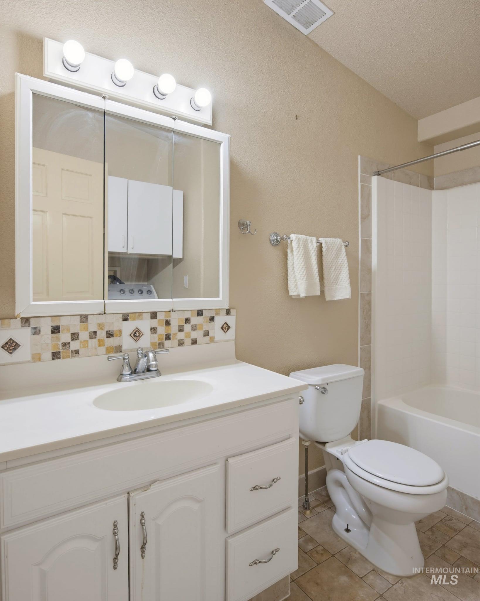 21568/21566 Market Rd Property Photo 33