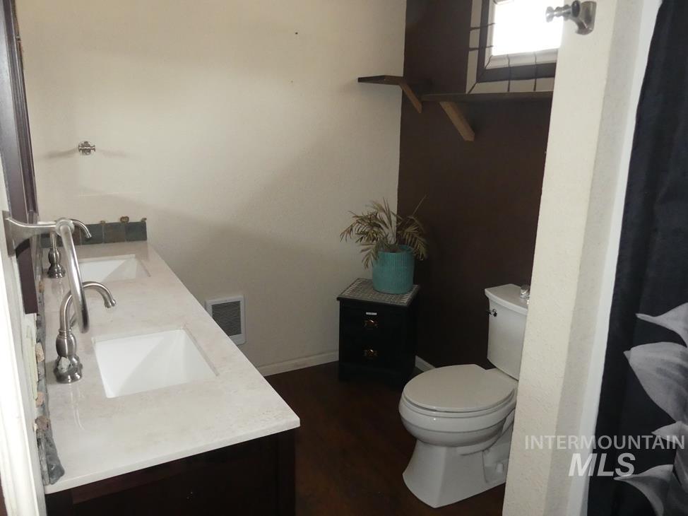 130 River Street Property Photo 12