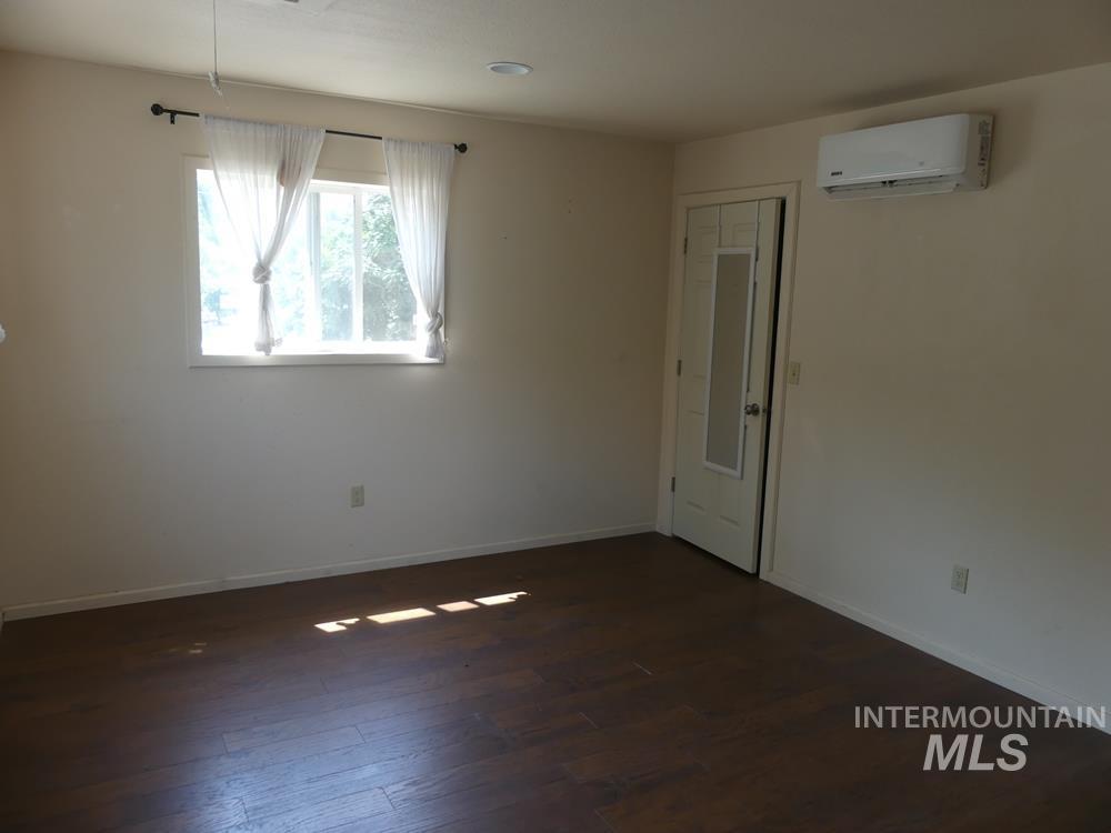 130 River Street Property Photo 14