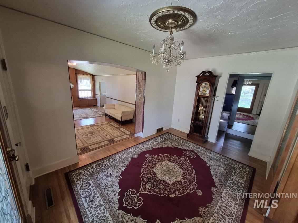1824 Everett St Property Photo 6