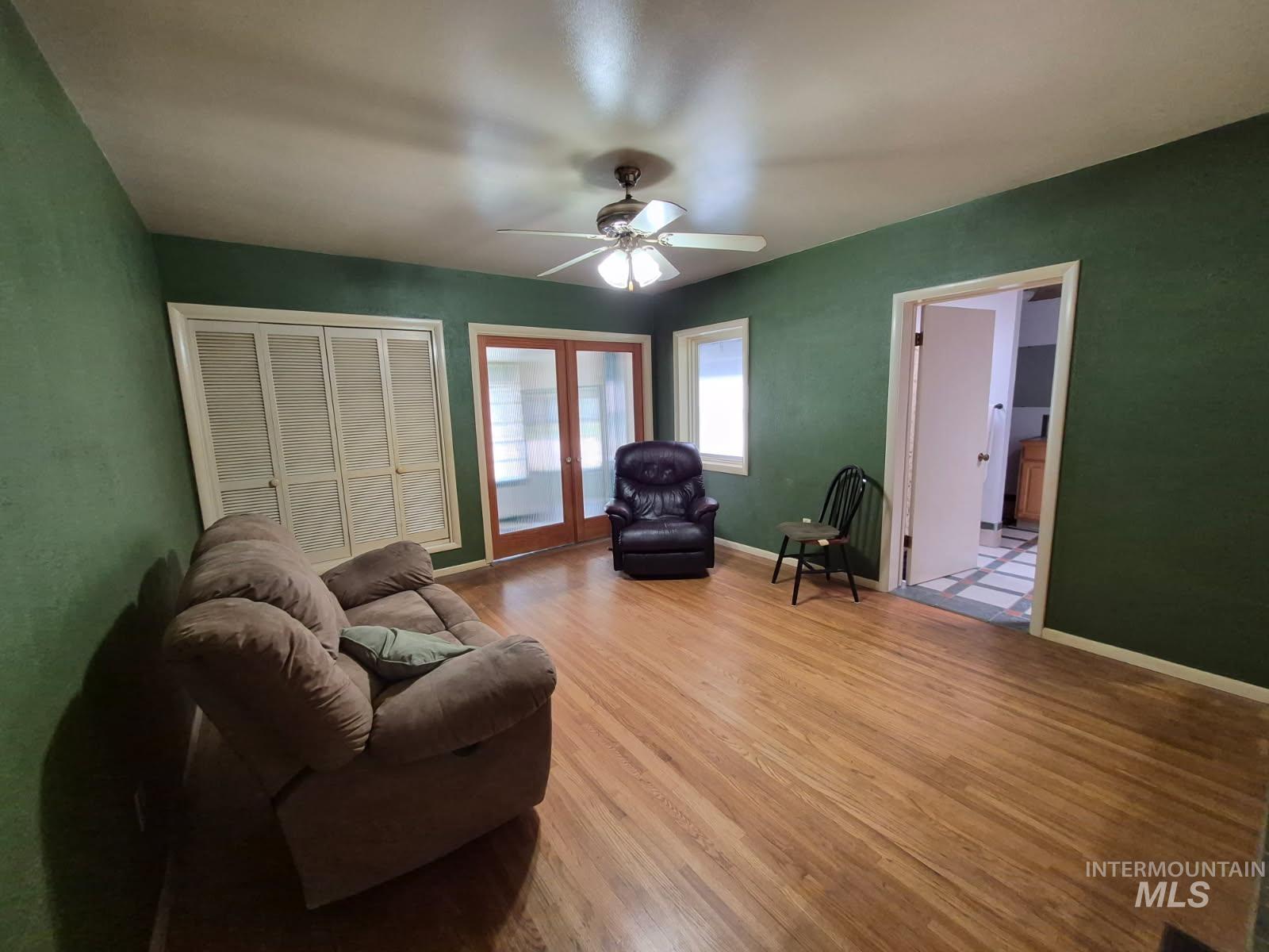1824 Everett St Property Photo 7