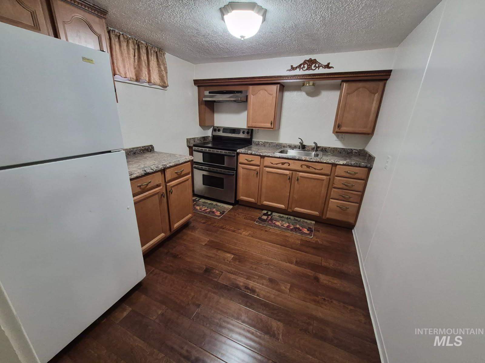 1824 Everett St Property Photo 8