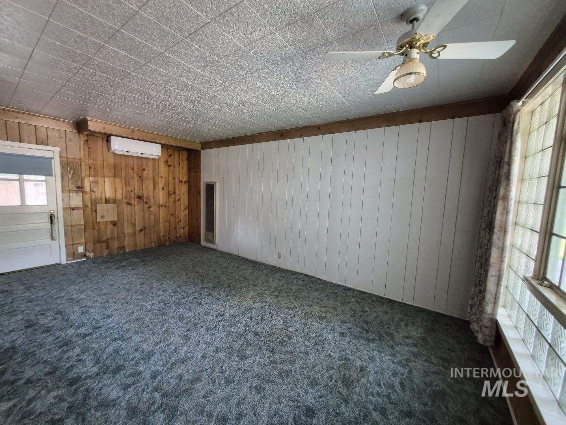 1824 Everett St Property Photo 11