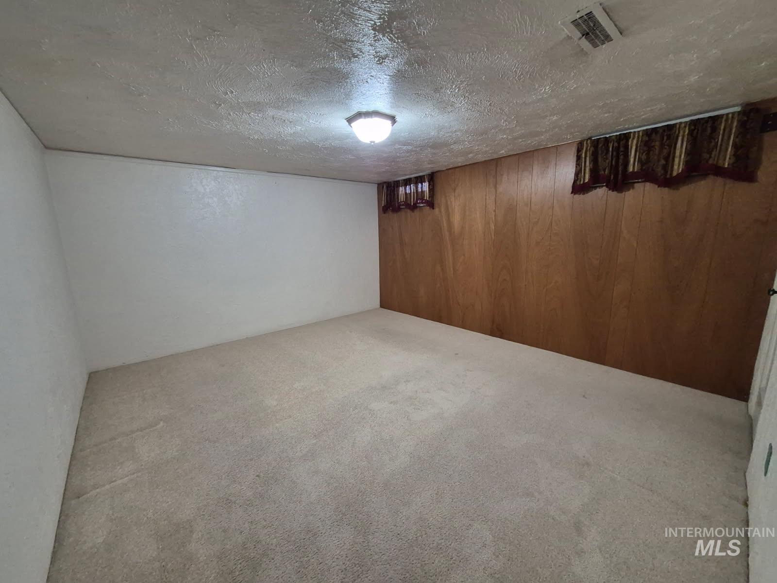 1824 Everett St Property Photo 12