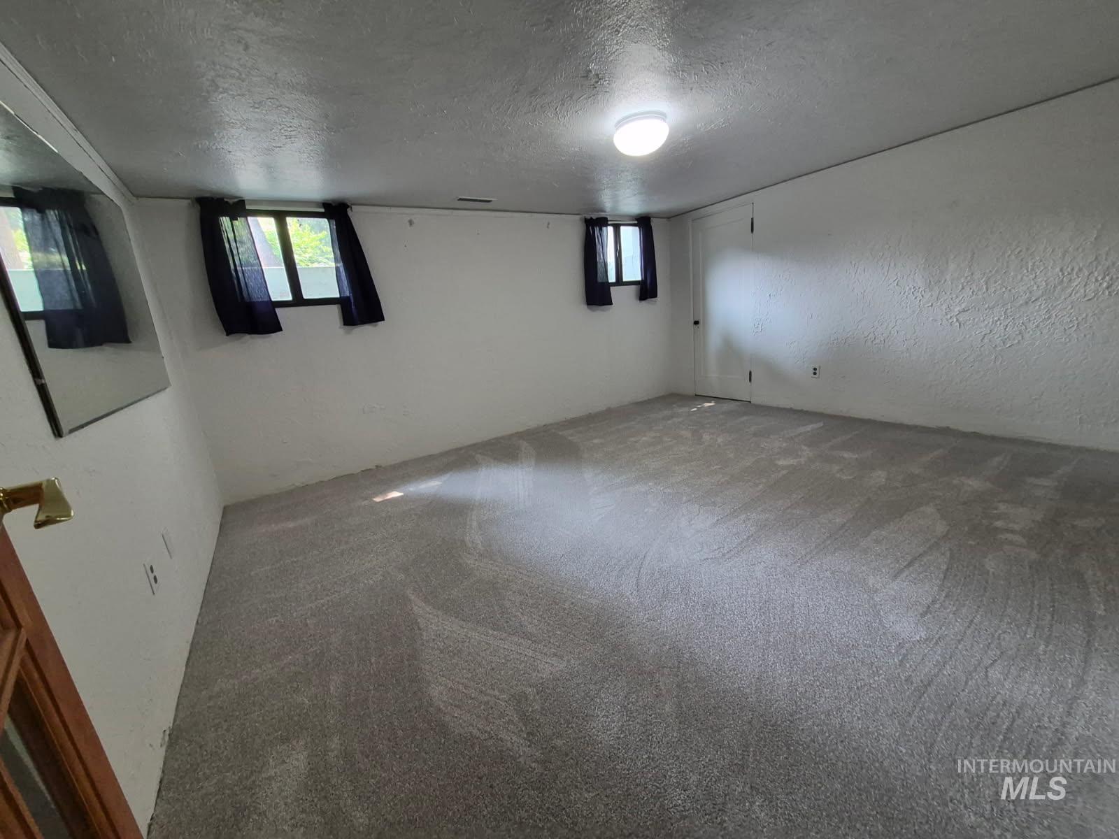 1824 Everett St Property Photo 13