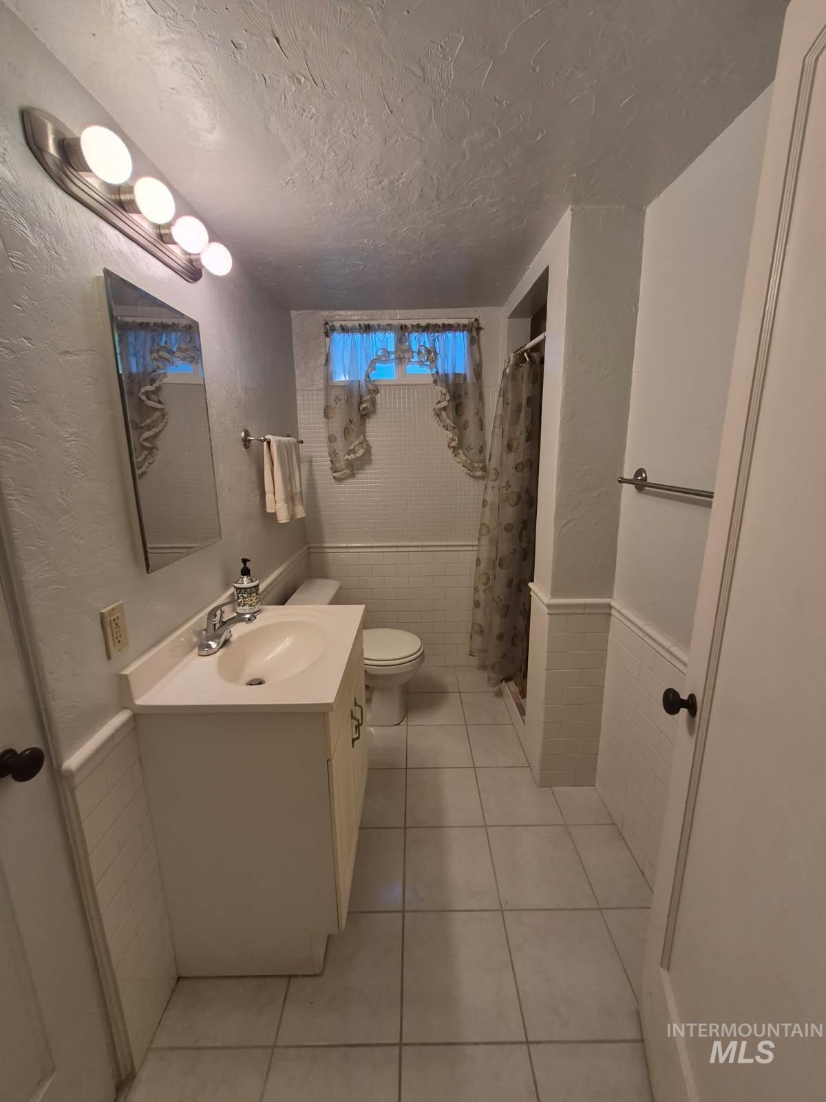 1824 Everett St Property Photo 14