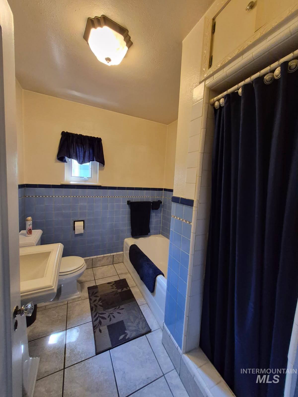 1824 Everett St Property Photo 15