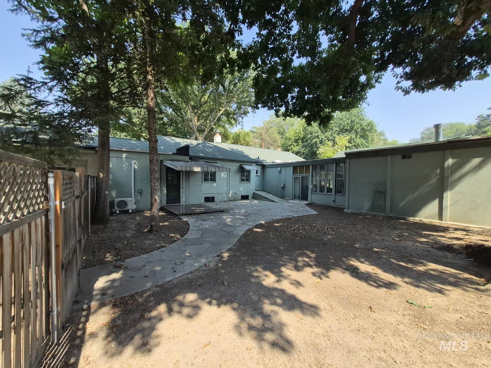 1824 Everett St Property Photo 21