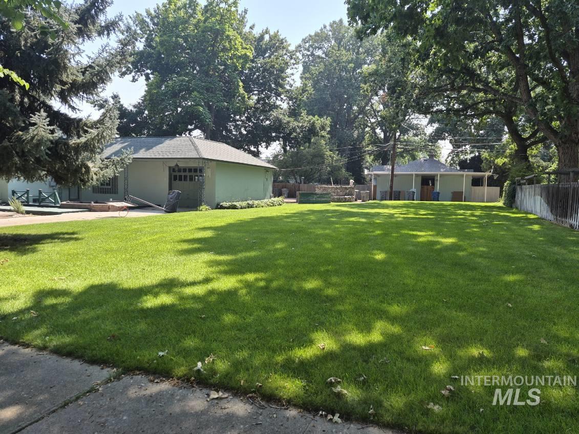 1824 Everett St Property Photo 23