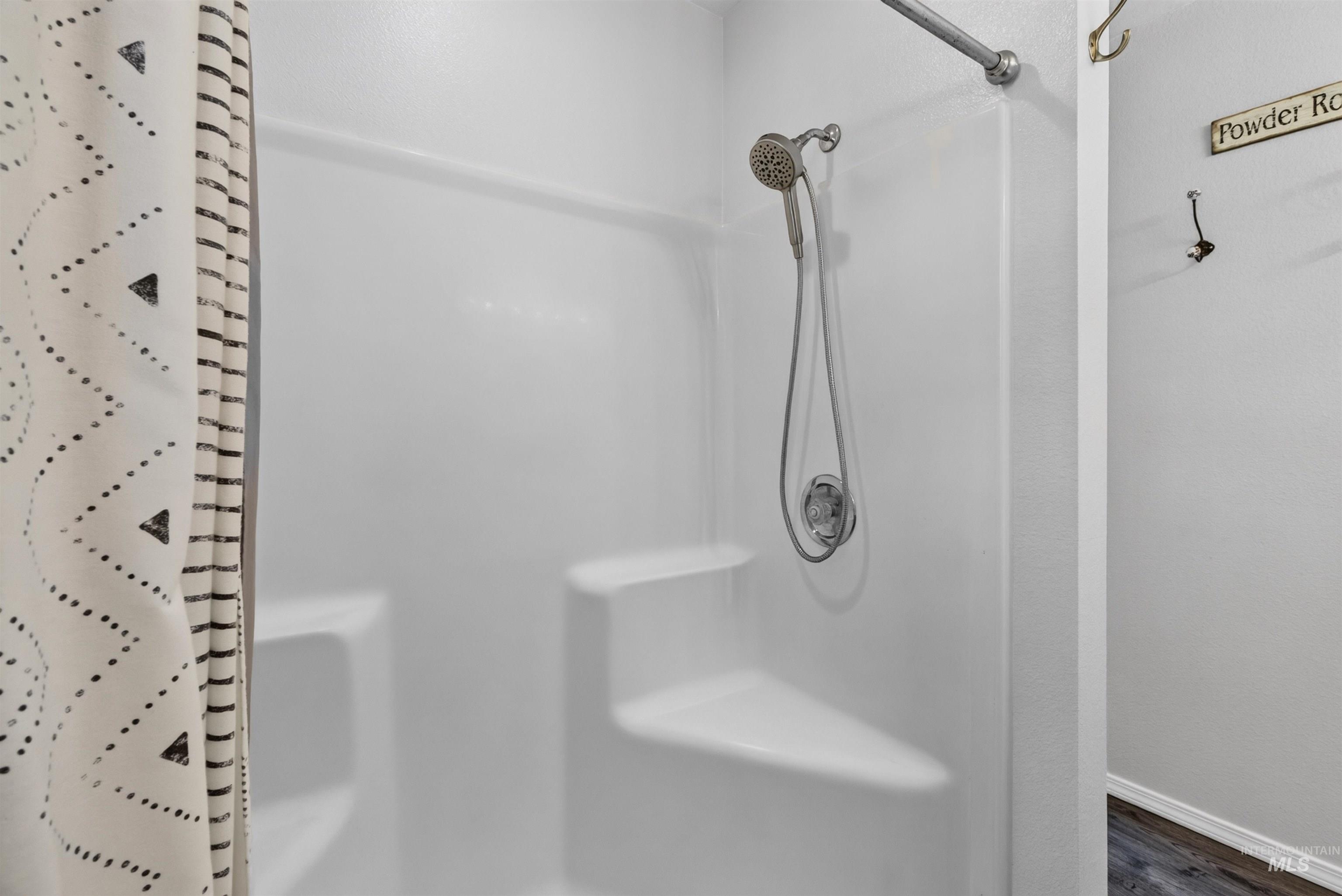 719 W Roberts Avenue Property Photo 30