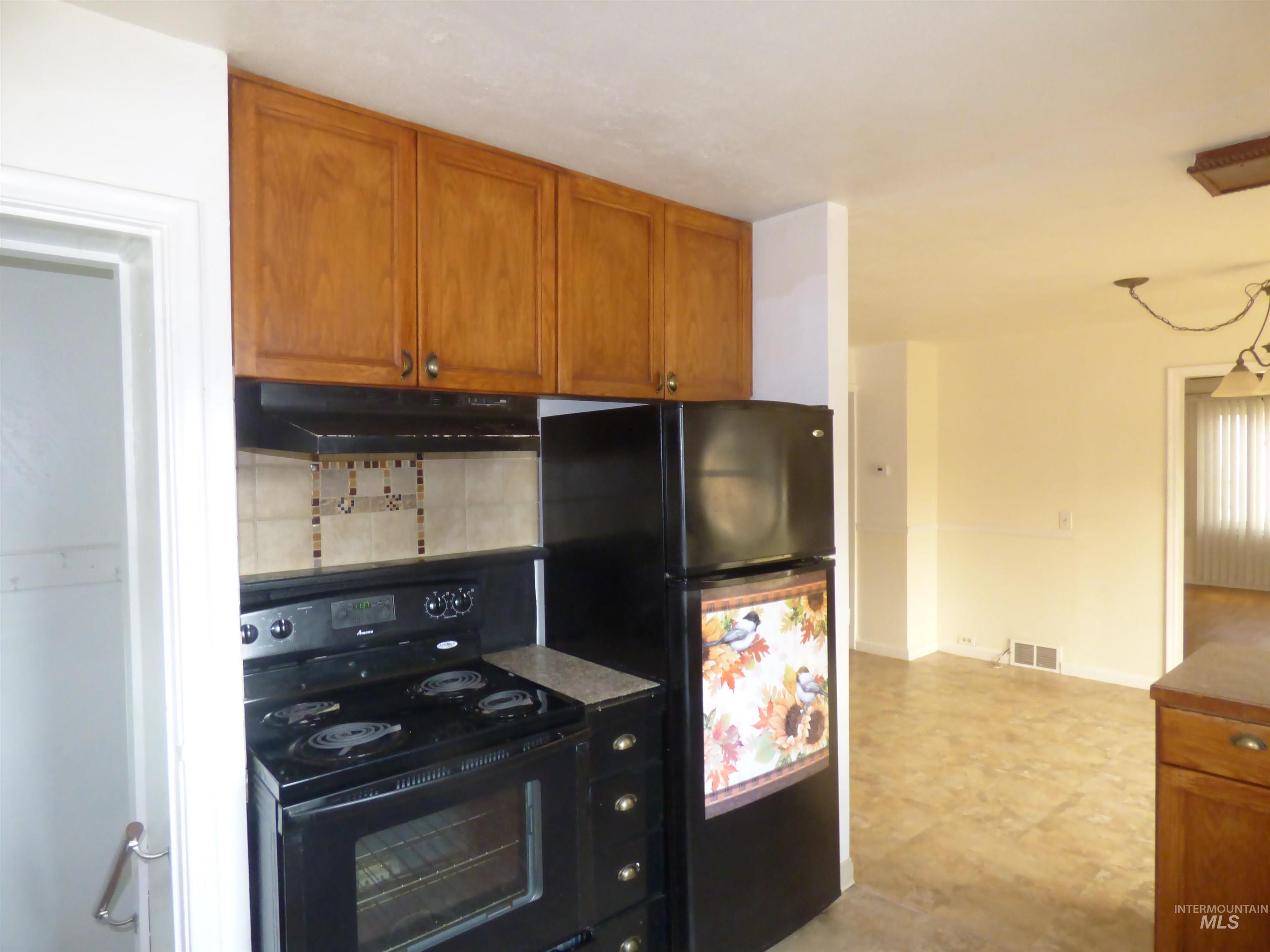 1256 Elm Street Property Photo 9