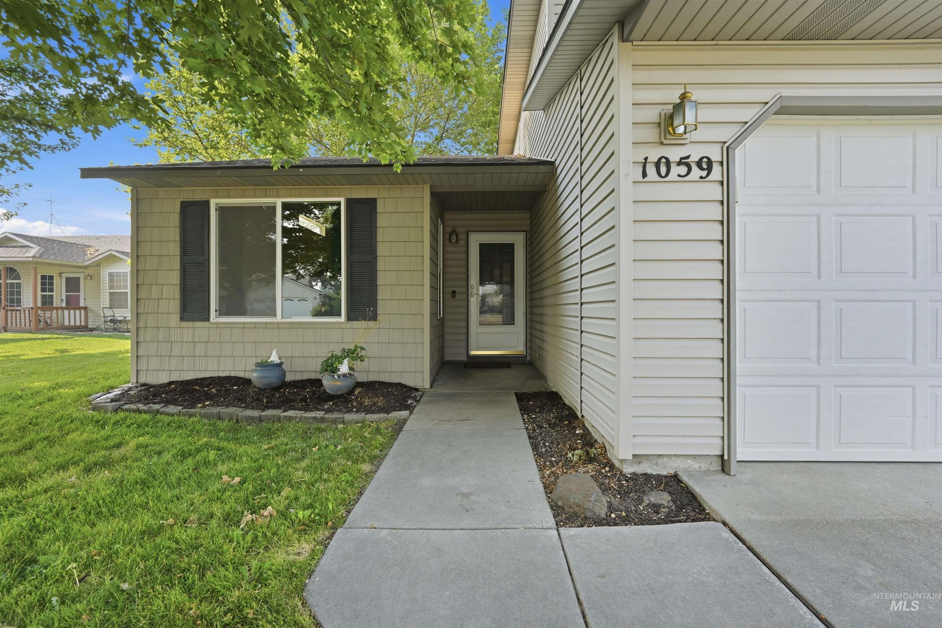 1059 Valley Property Photo 2