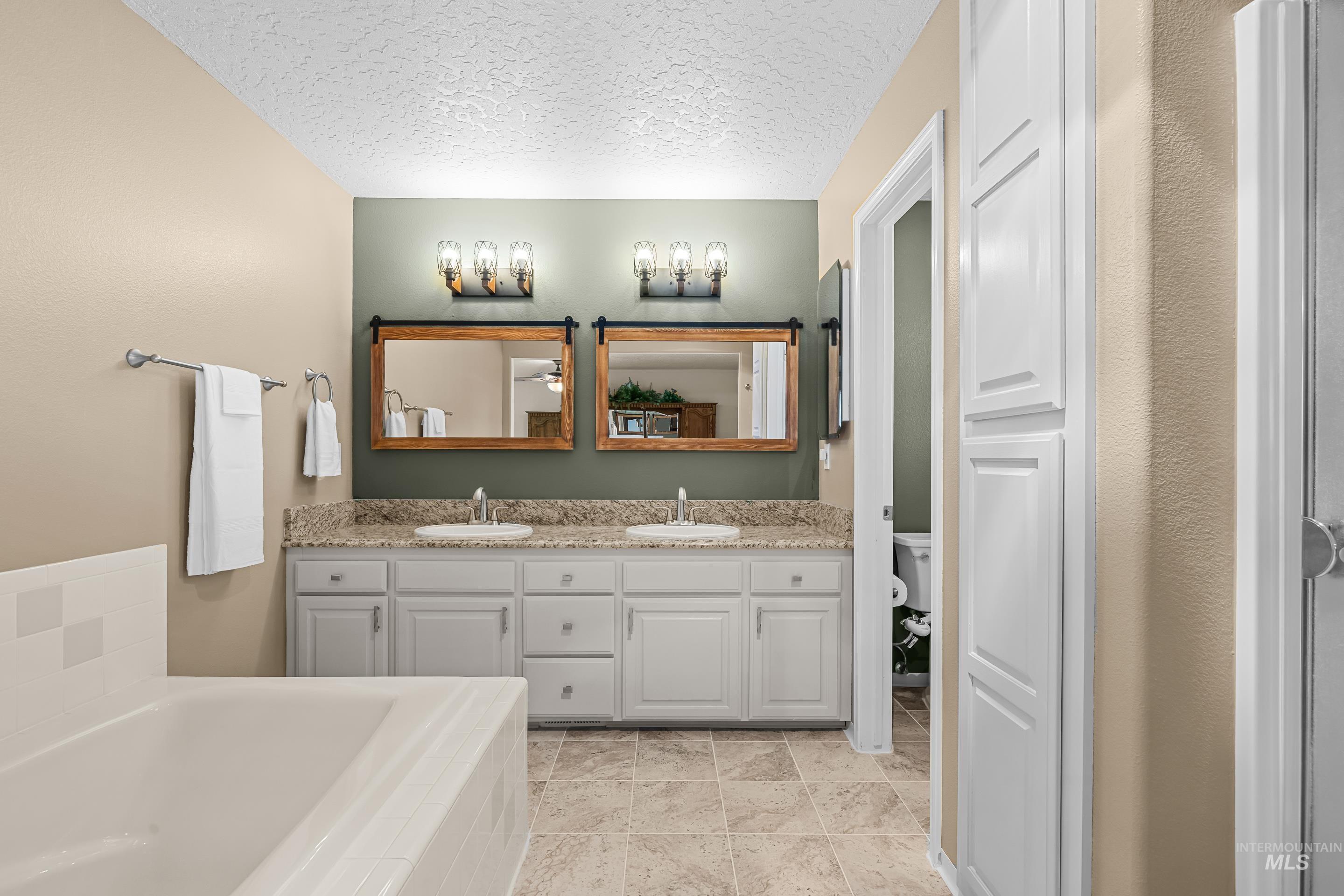 3408 Saraset Cir Property Photo 5