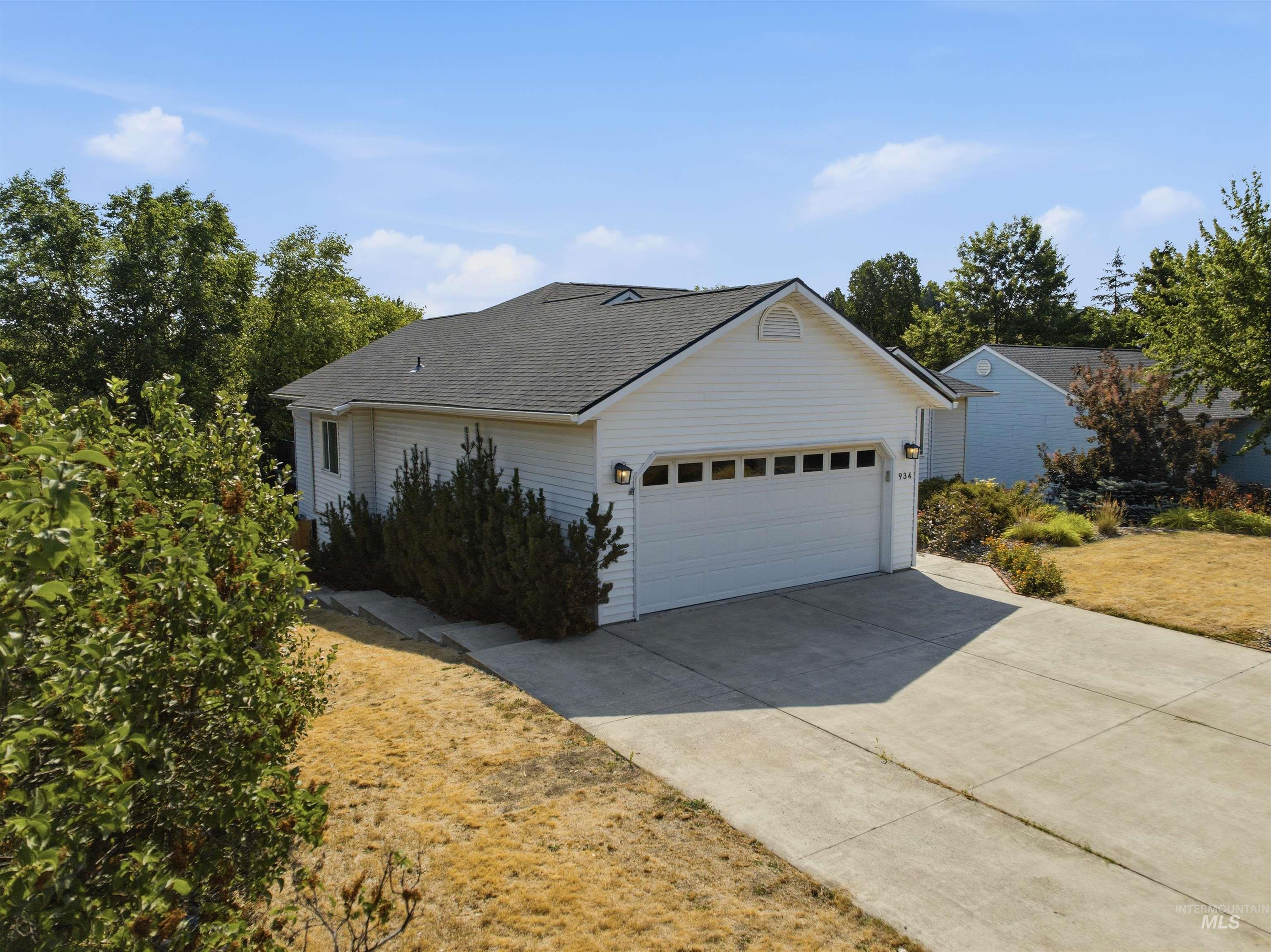 934 Shoshone St Property Photo 3