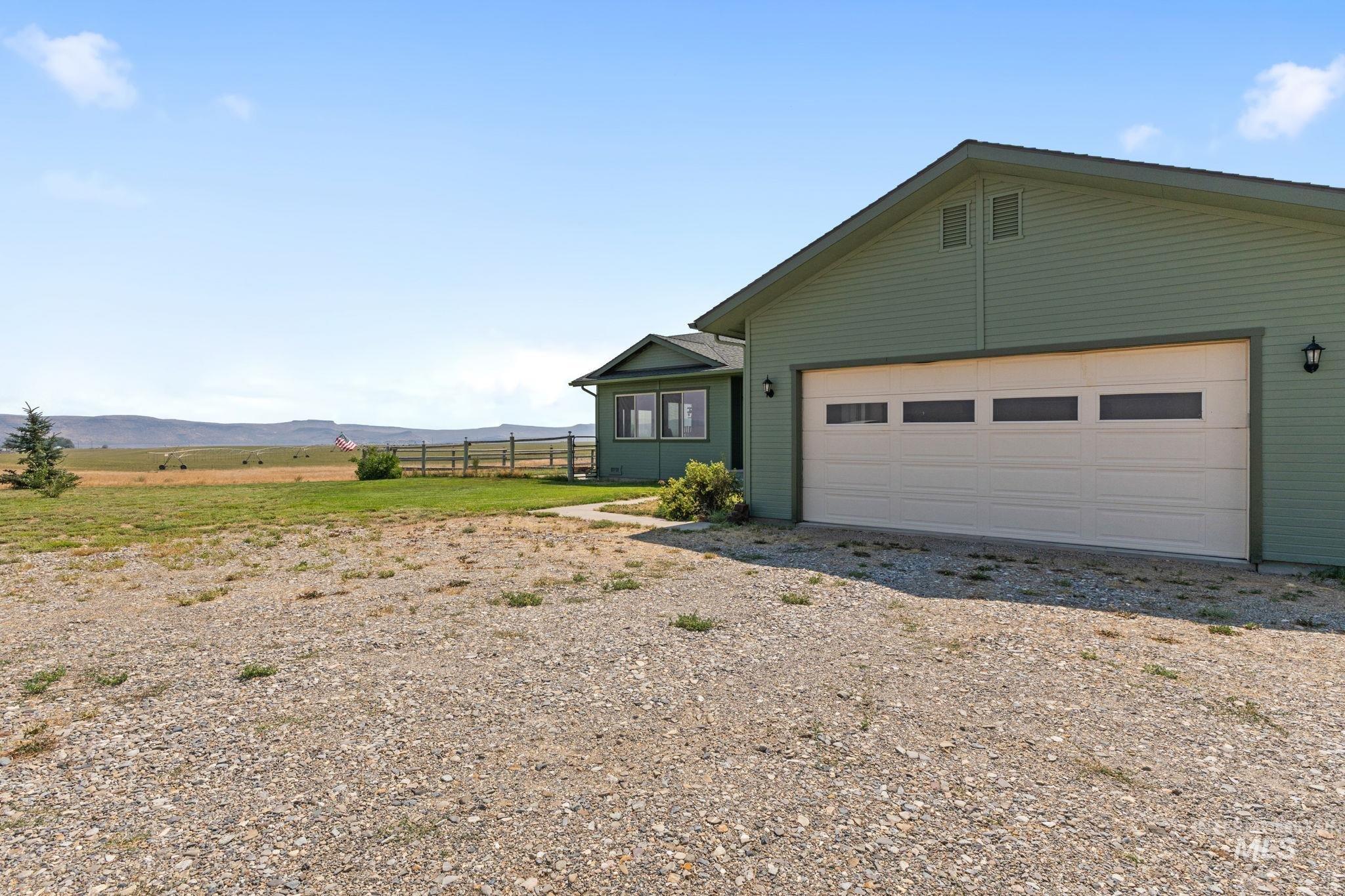 820 W. Magic Rd Property Photo 4