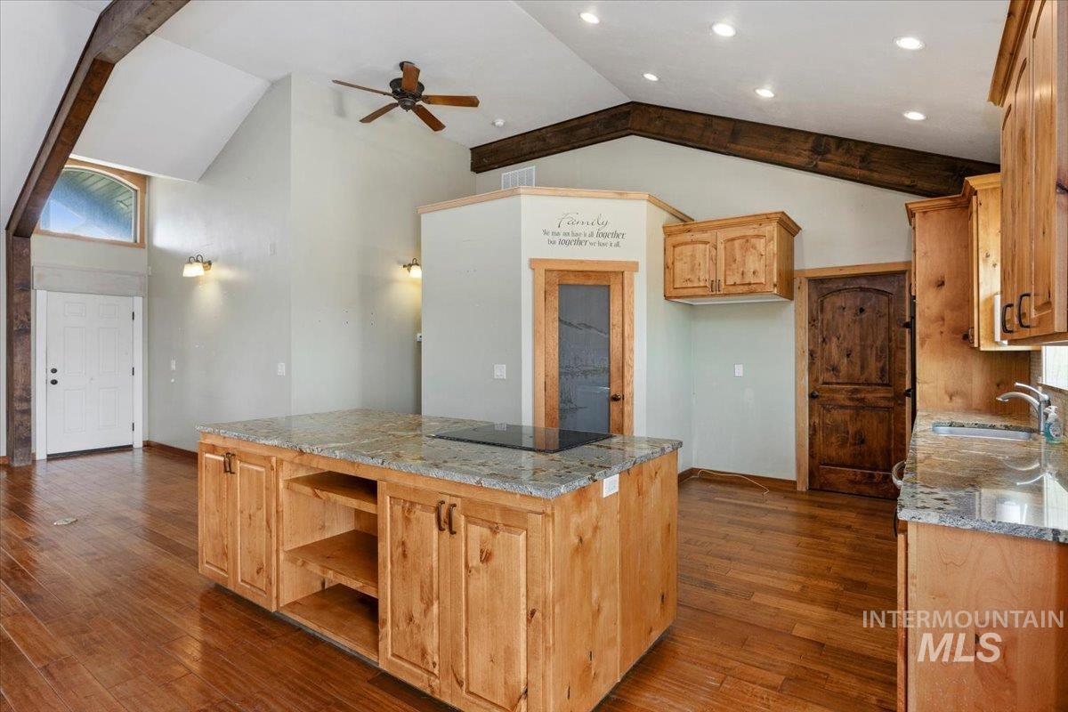 1206 E 2000 S Property Photo 13