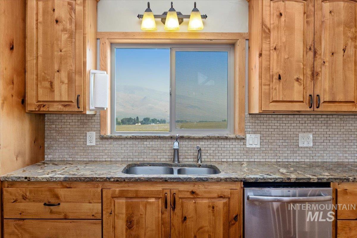 1206 E 2000 S Property Photo 16
