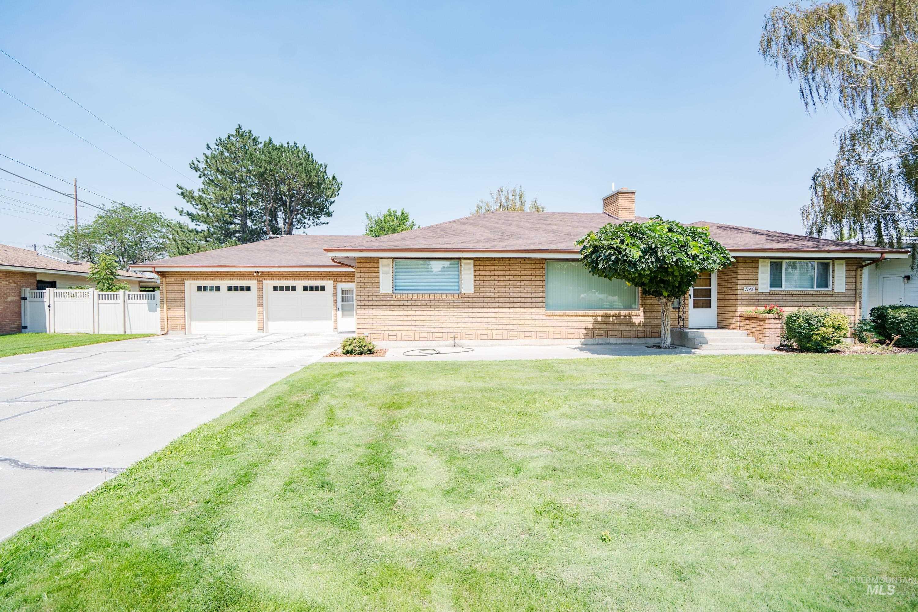 1142 Link Street Property Photo 1