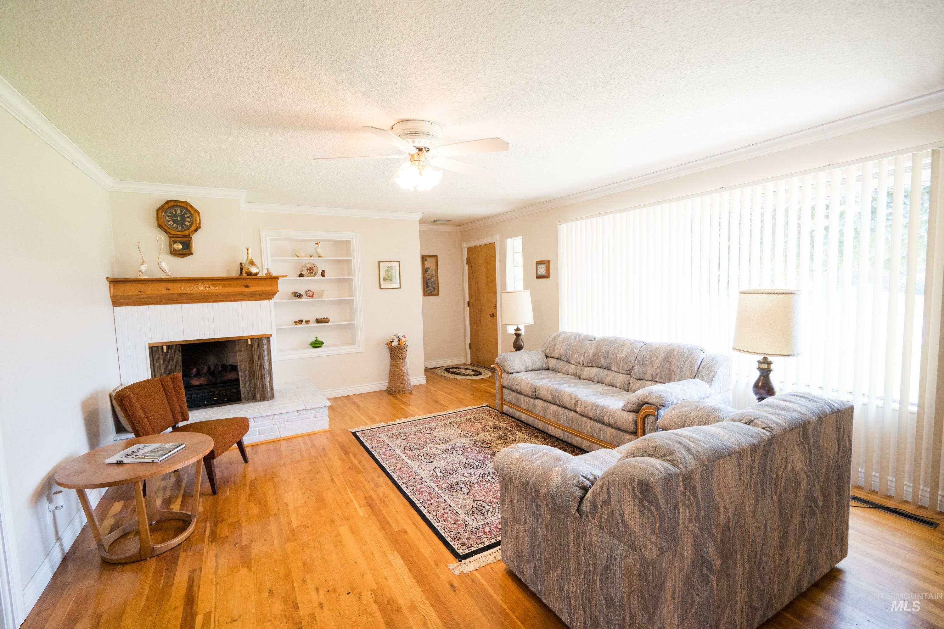 1142 Link Street Property Photo 4