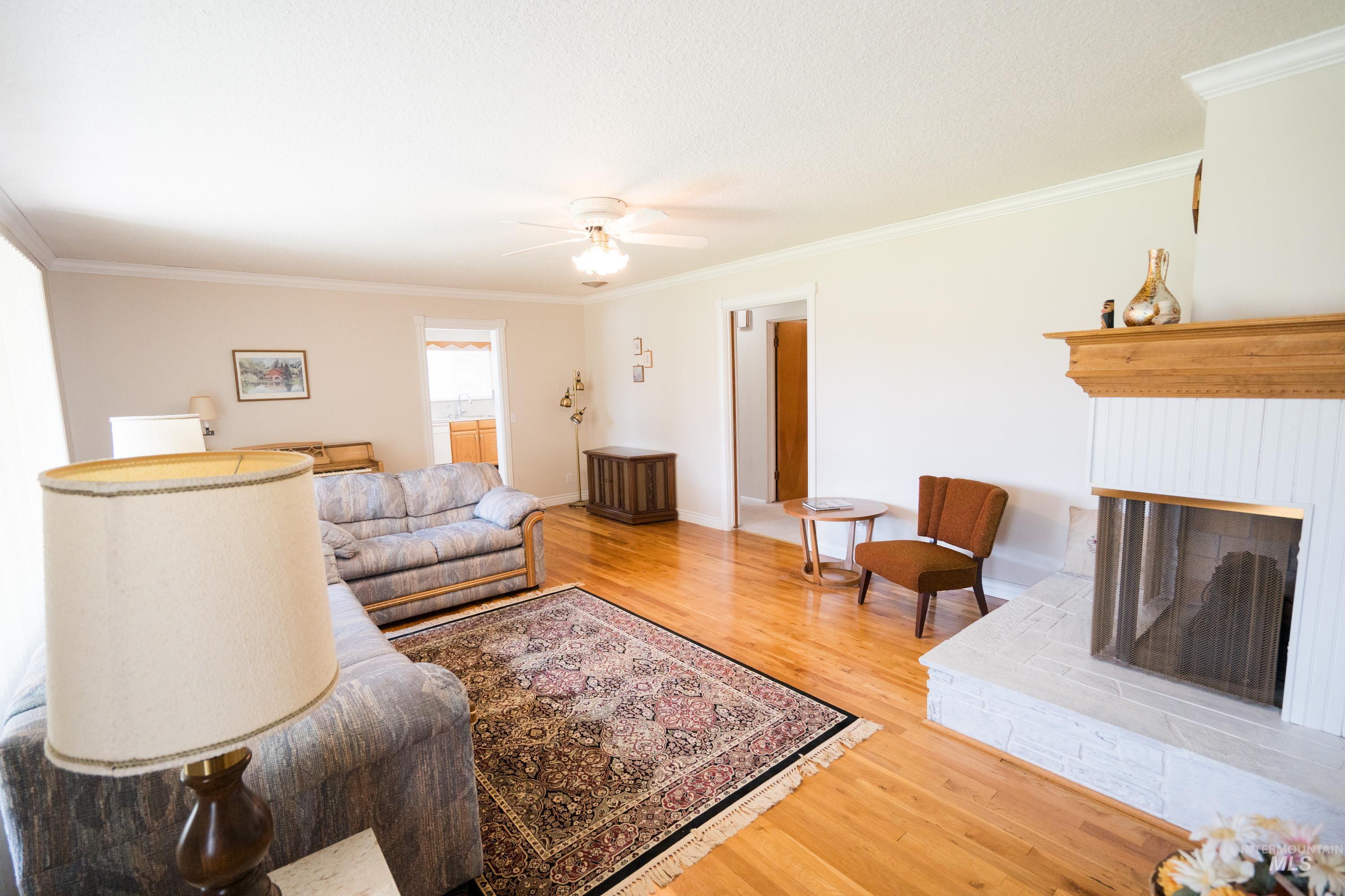 1142 Link Street Property Photo 6