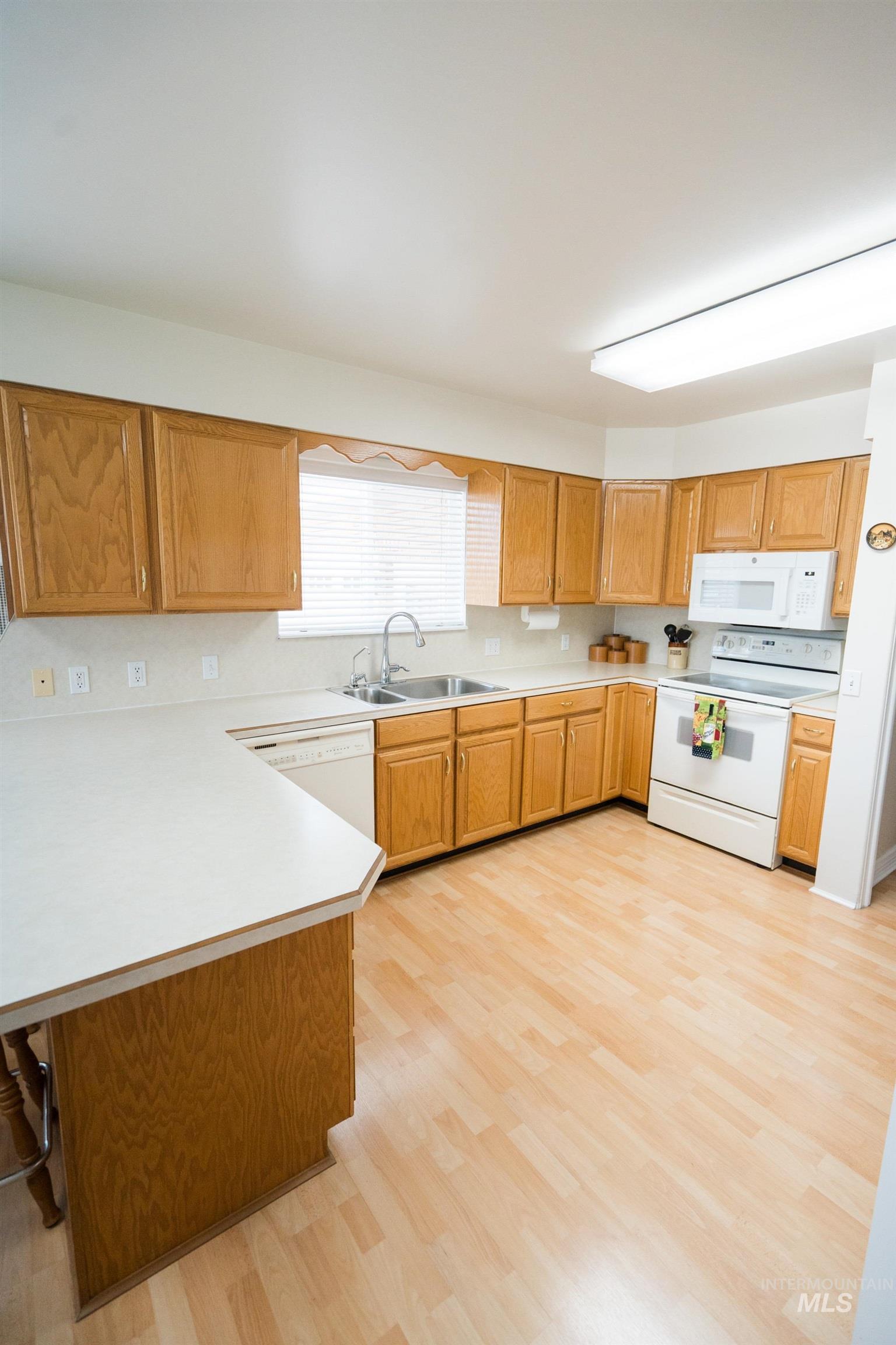 1142 Link Street Property Photo 9