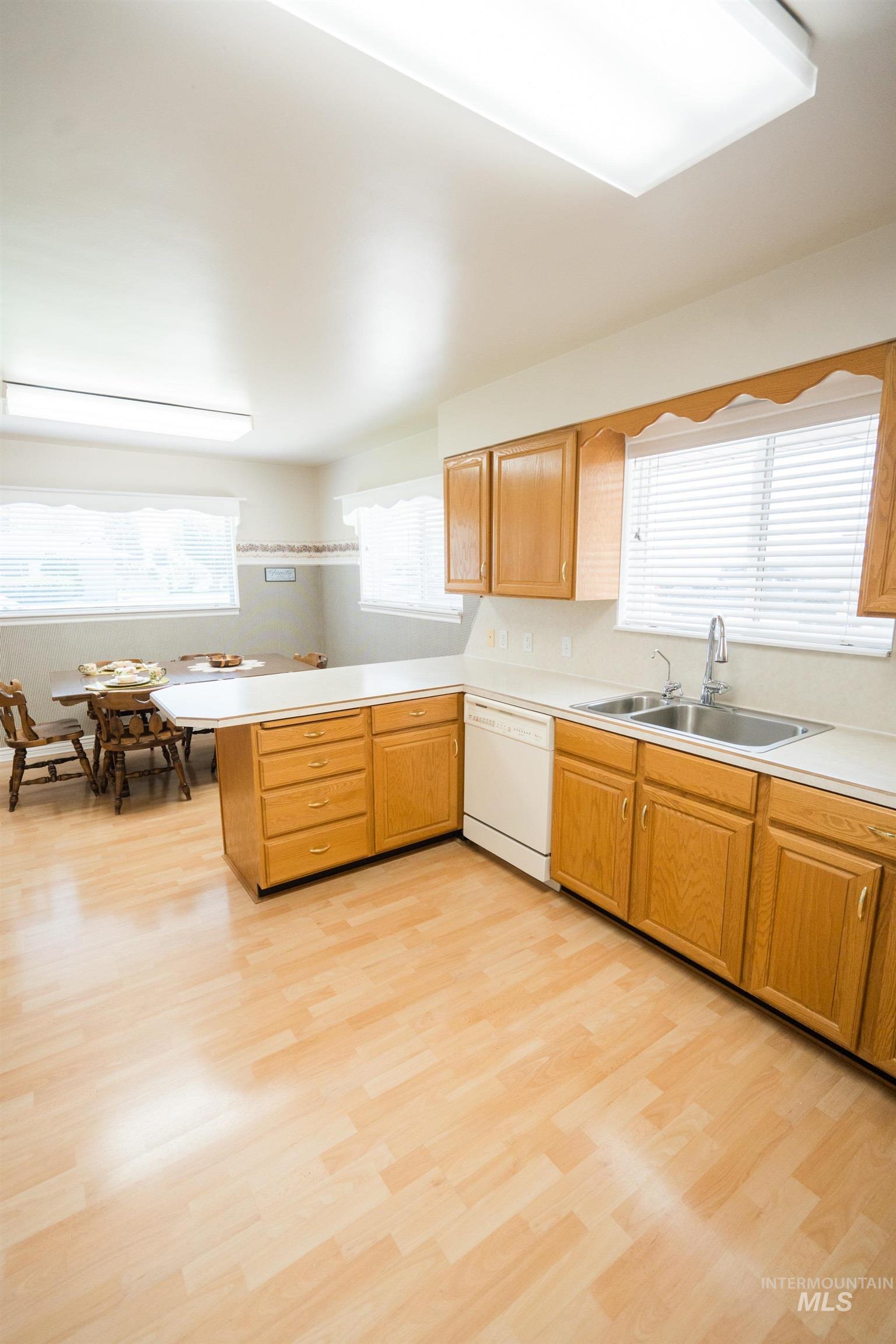 1142 Link Street Property Photo 11