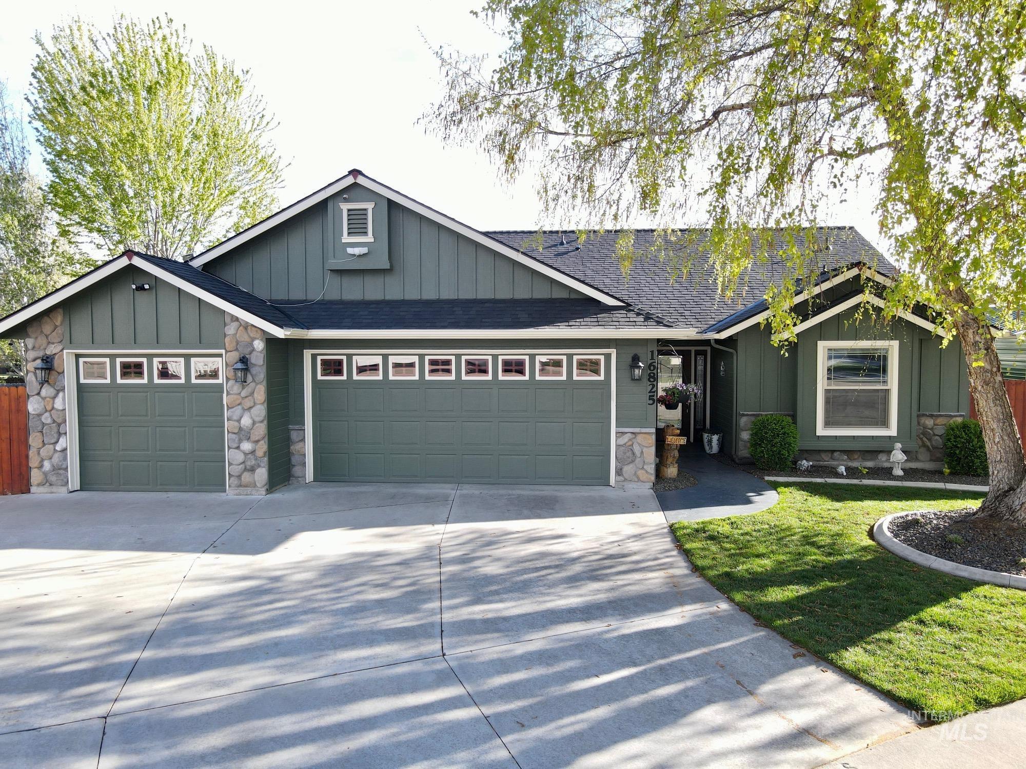 16825 N Darmady Property Photo 1
