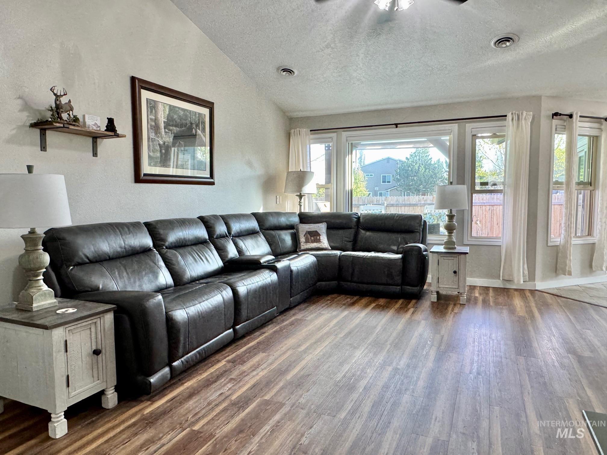 16825 N Darmady Property Photo 10