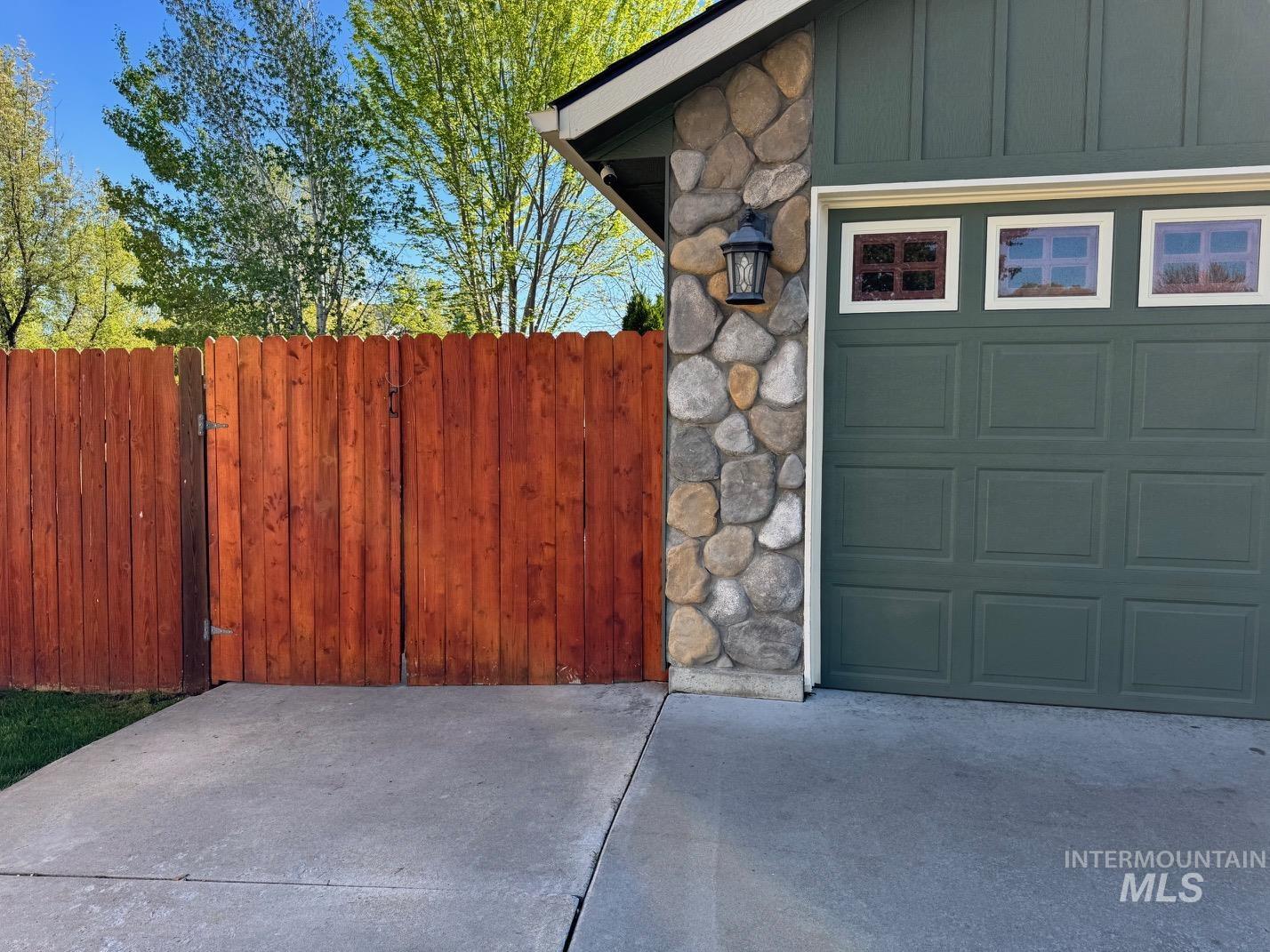 16825 N Darmady Property Photo 32