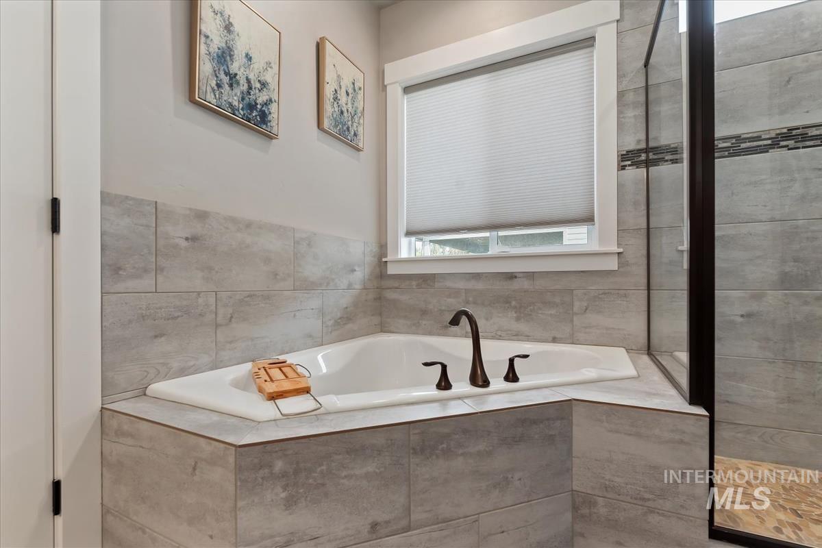15243 Flora Springs Way Property Photo 24