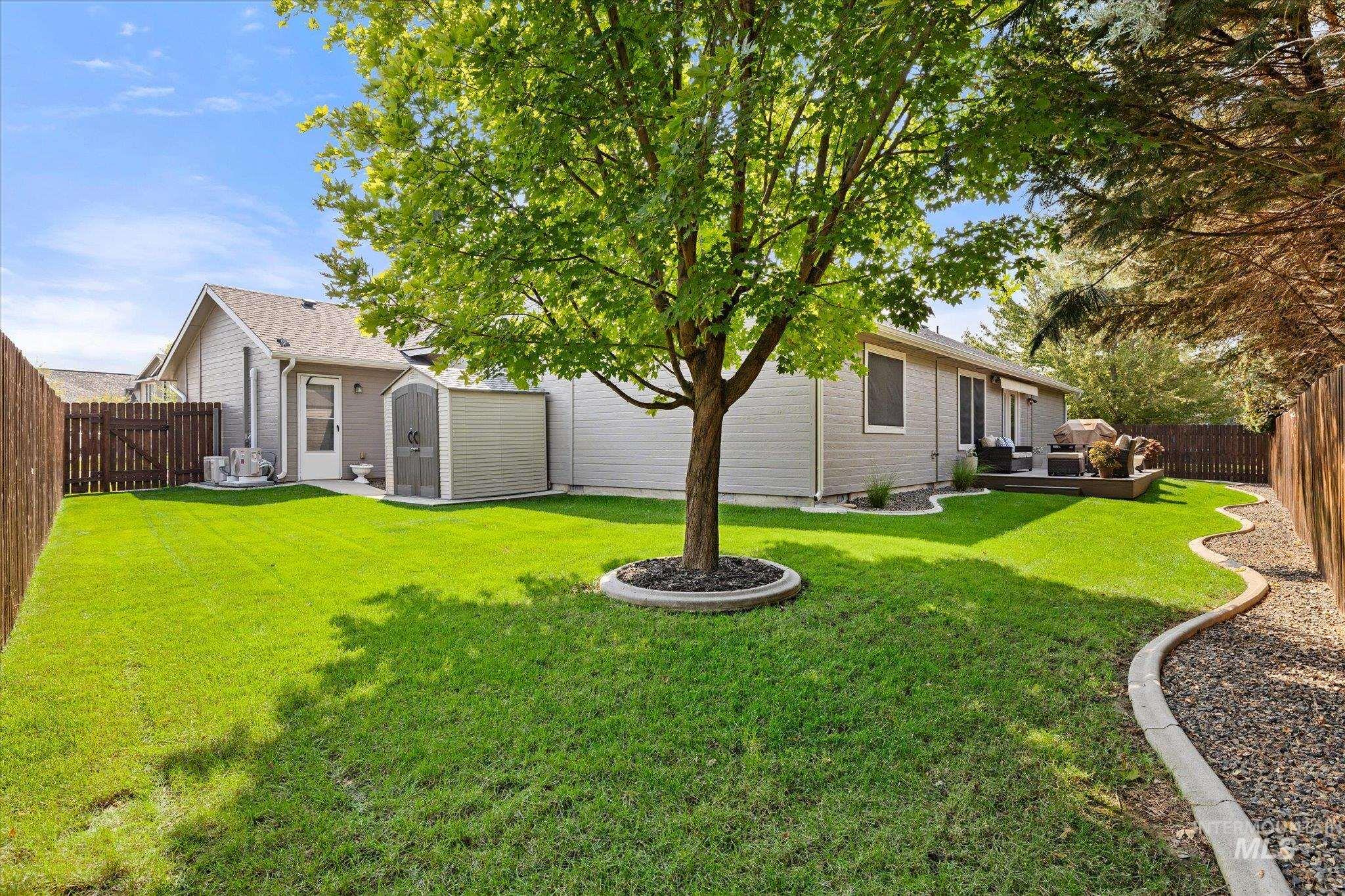 4275 N Rhodes Ave Property Photo 5