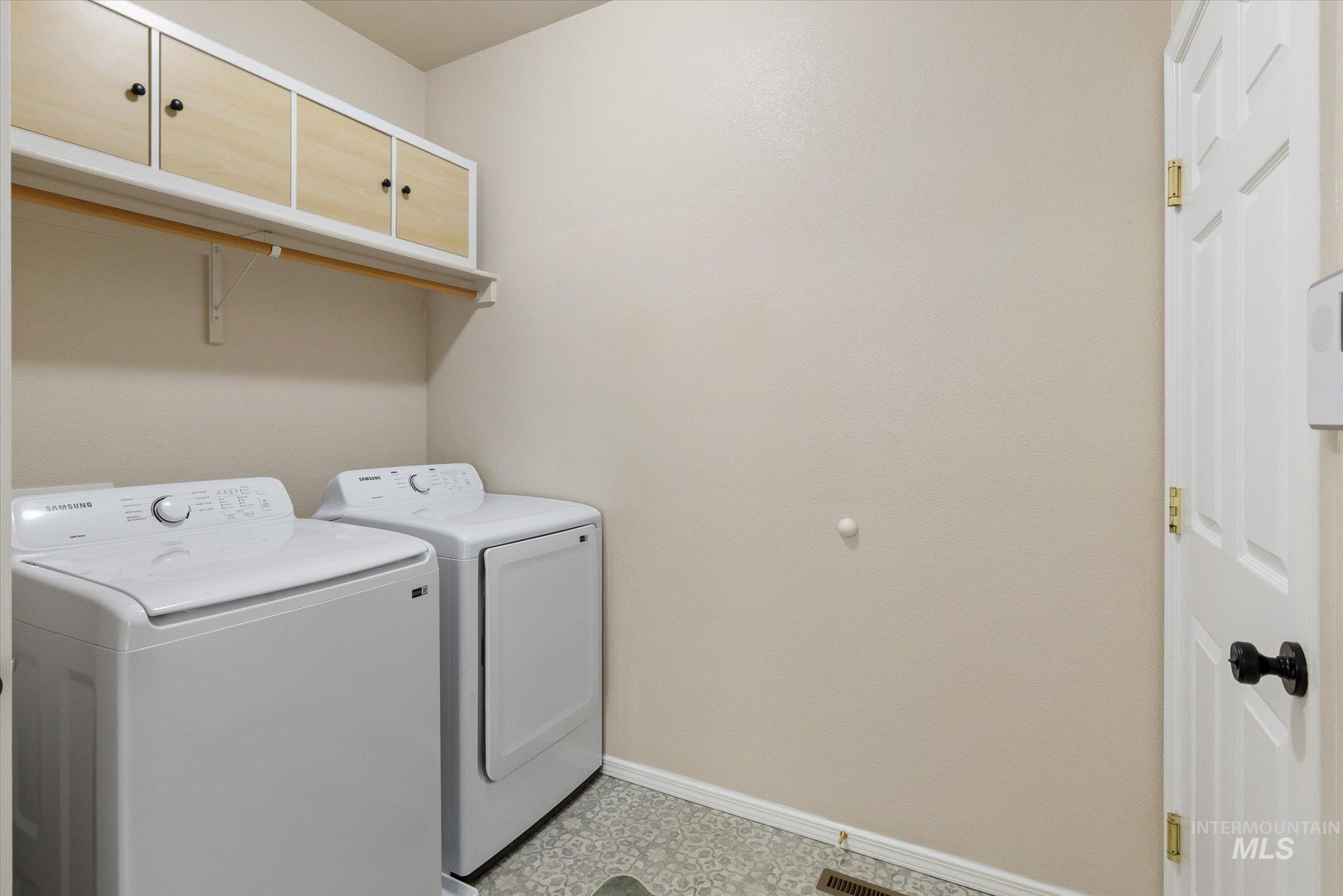 4275 N Rhodes Ave Property Photo 44