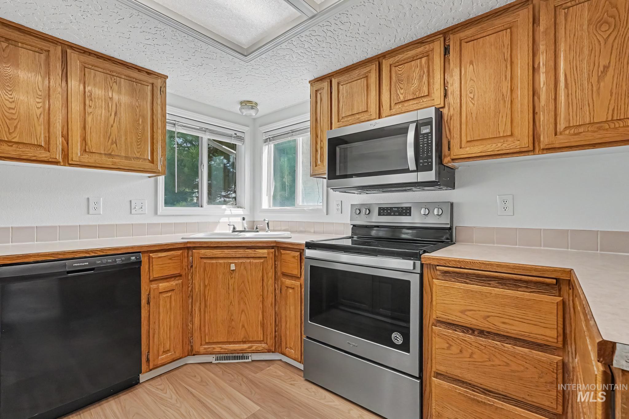 1807 Fairoaks Dr. Property Photo 9