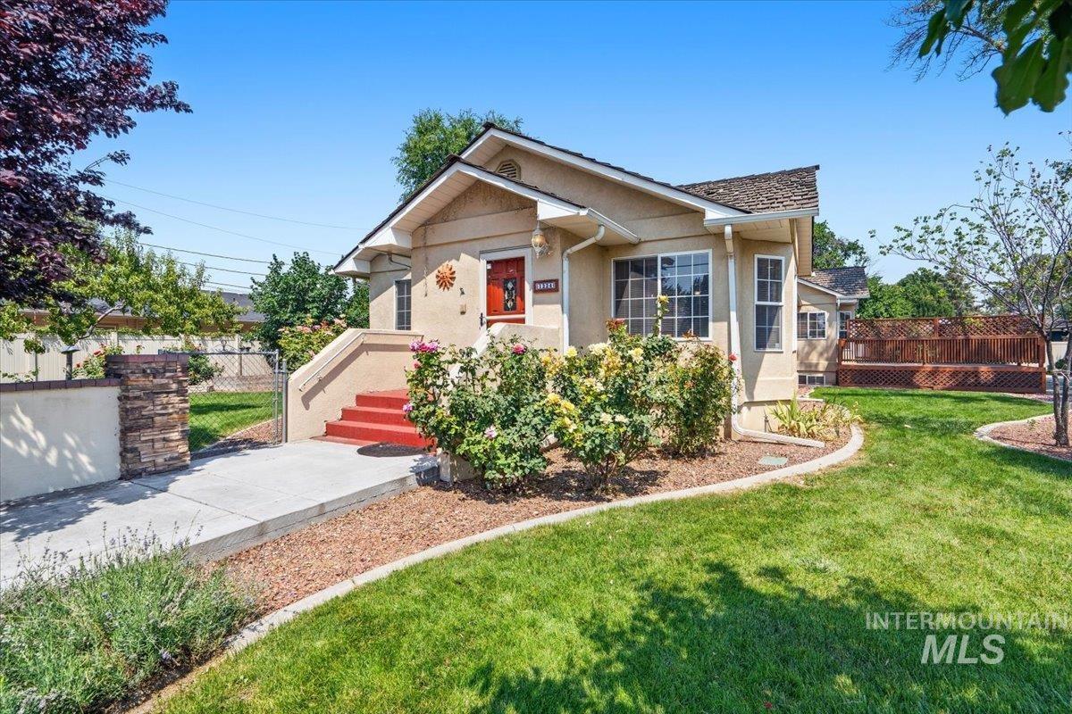 1224 W Orchard Avenue Property Photo 1