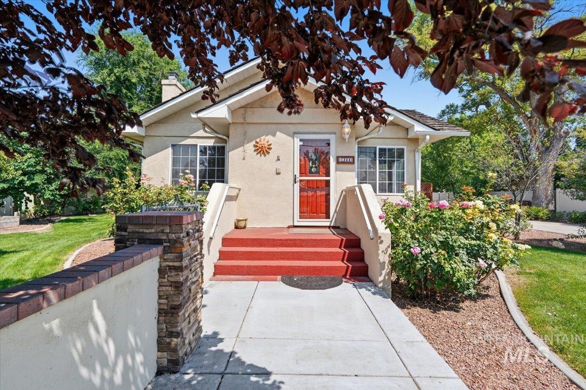 1224 W Orchard Avenue Property Photo 2