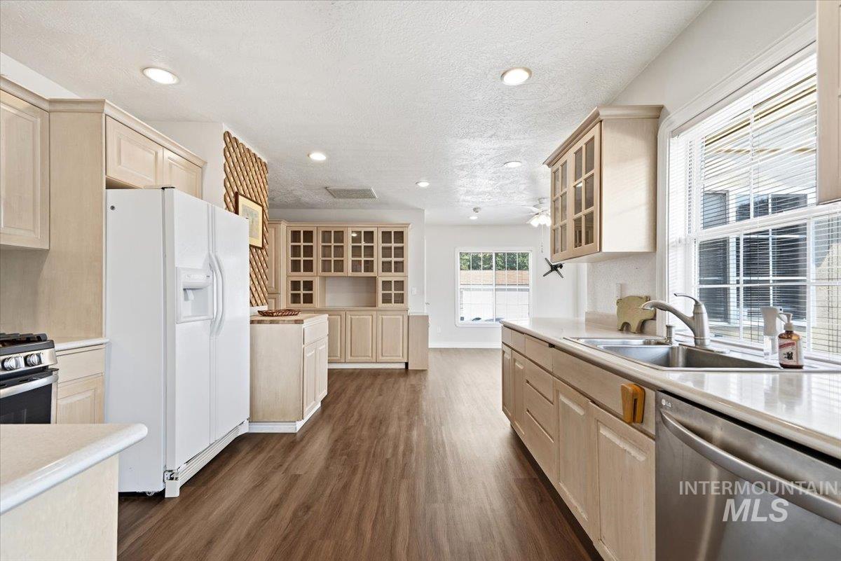1224 W Orchard Avenue Property Photo 4