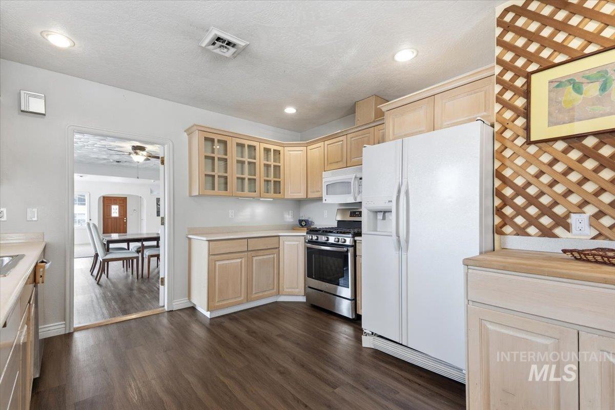 1224 W Orchard Avenue Property Photo 6