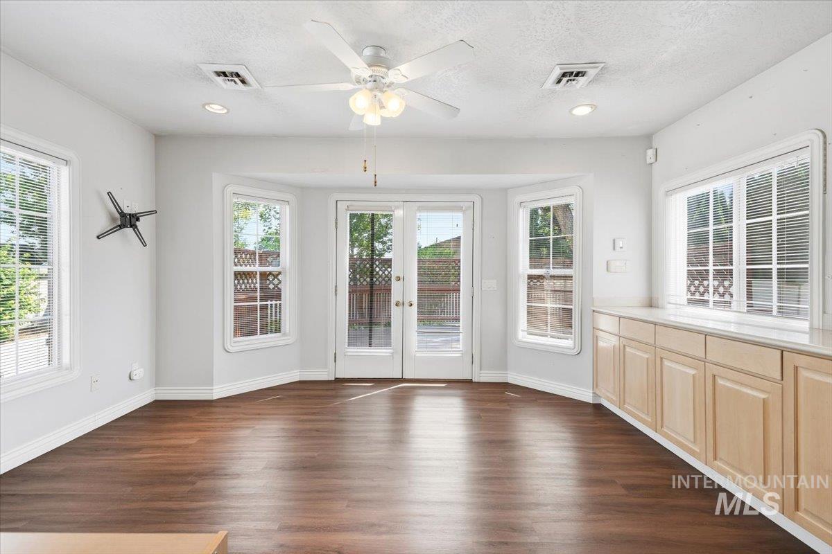 1224 W Orchard Avenue Property Photo 7