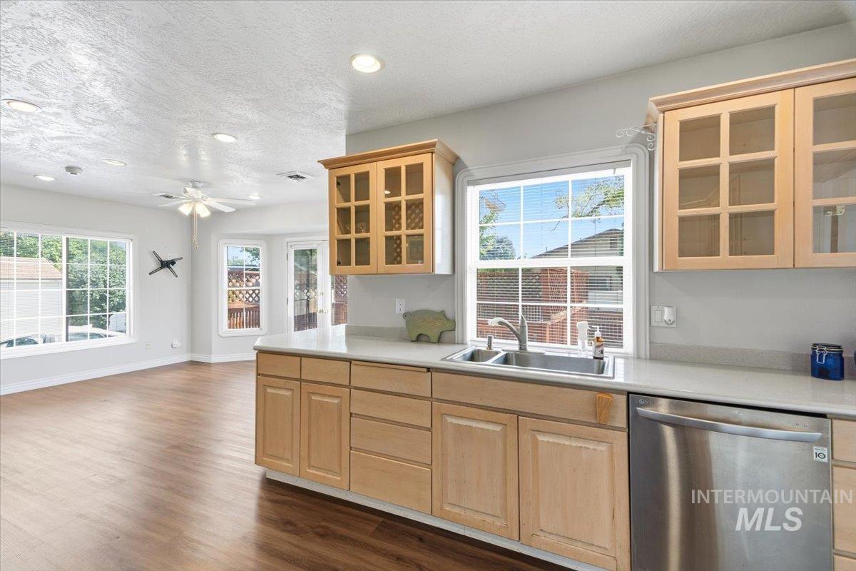 1224 W Orchard Avenue Property Photo 8