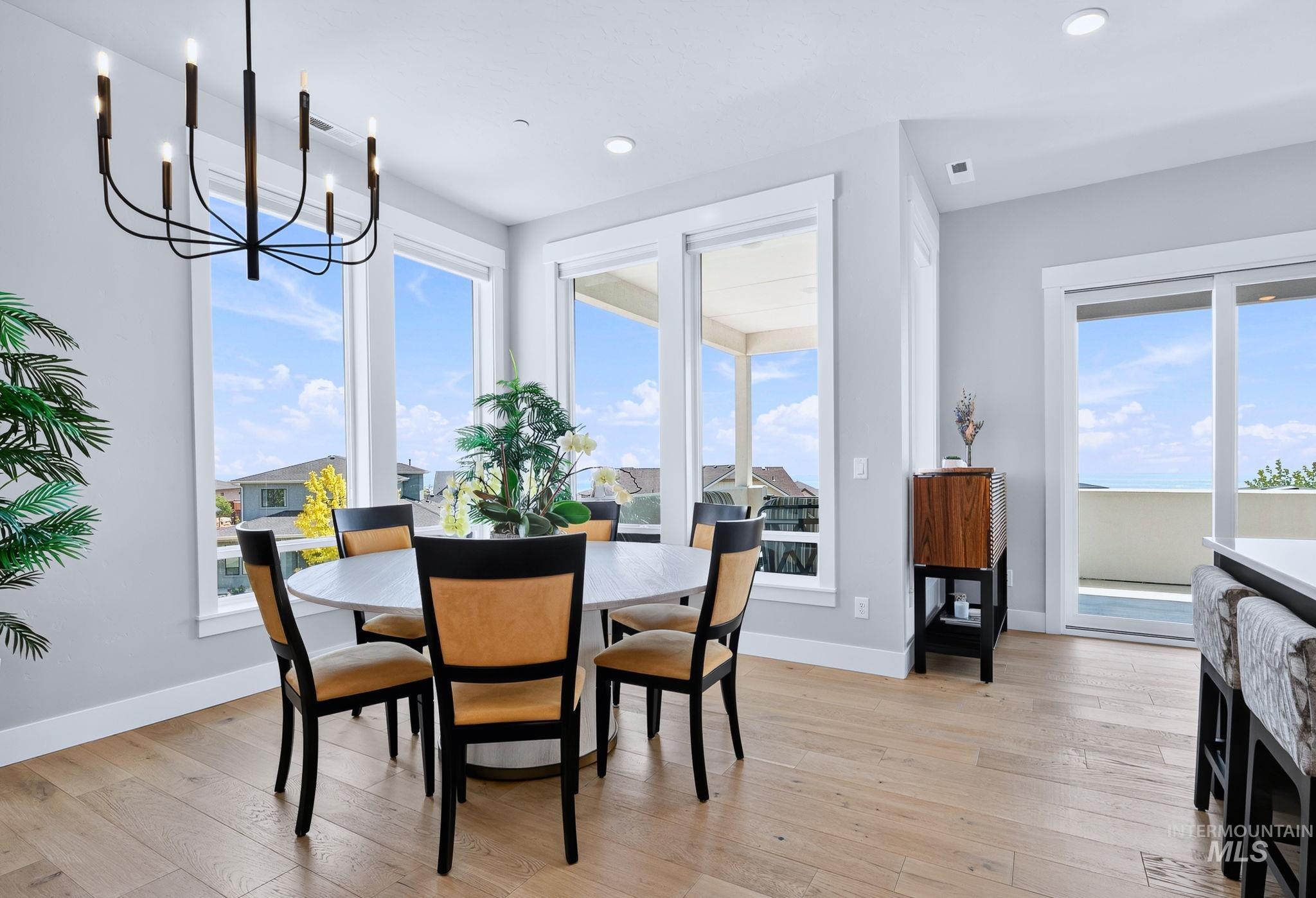 1916 S Meteor Way Property Photo 4