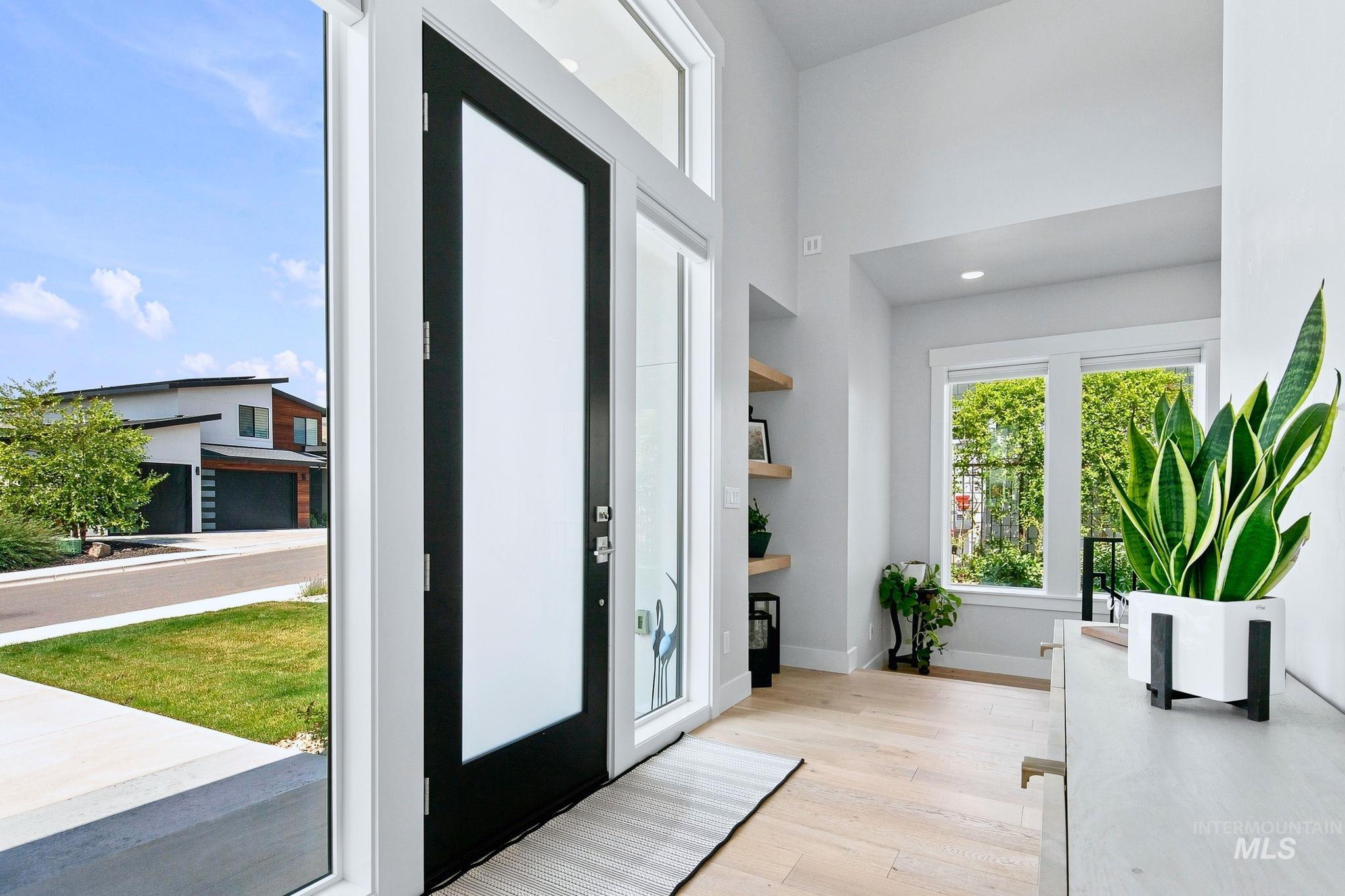 1916 S Meteor Way Property Photo 6