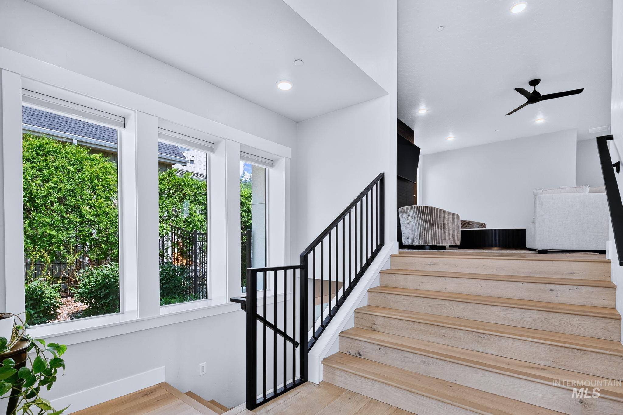 1916 S Meteor Way Property Photo 7