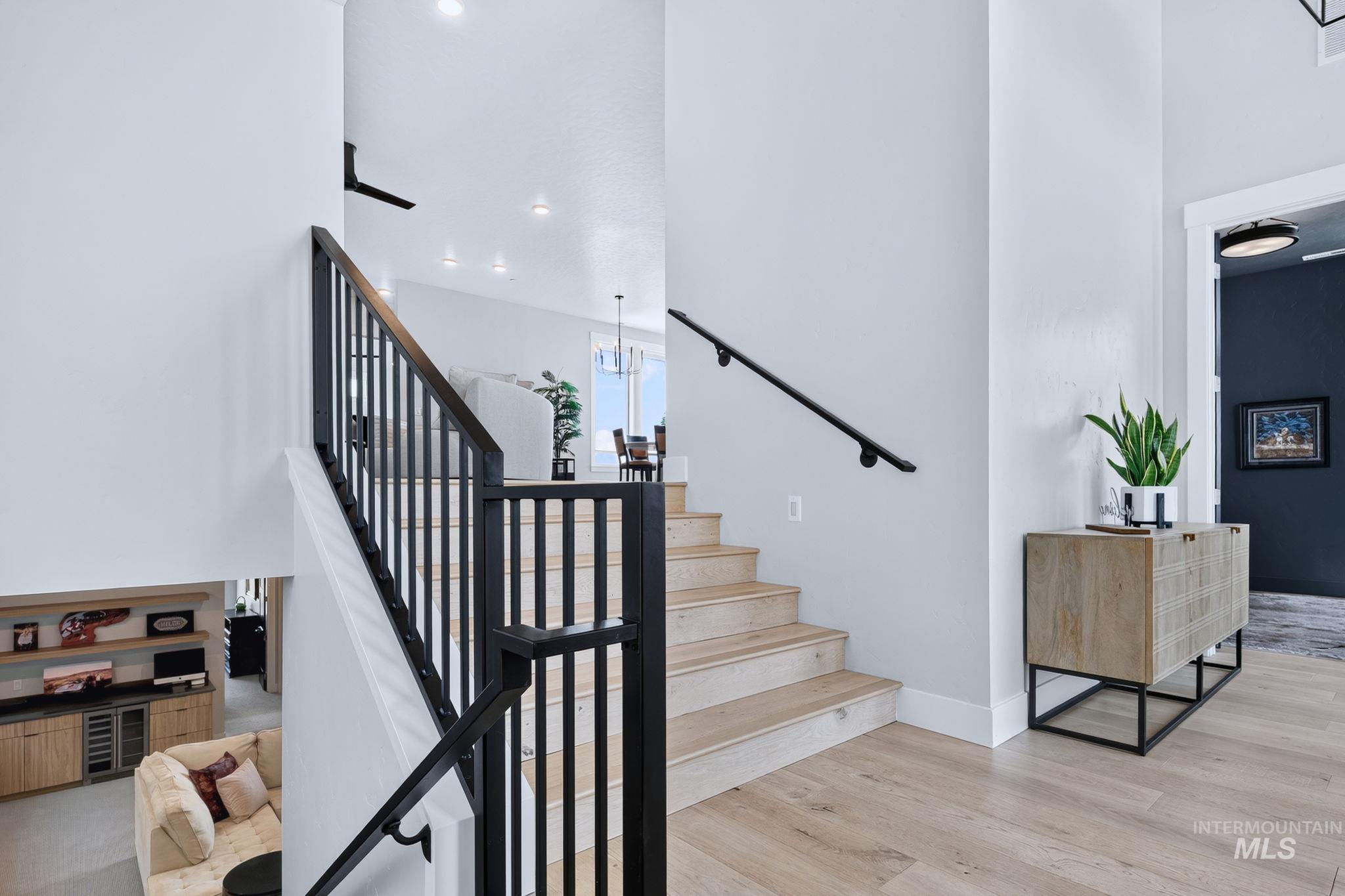 1916 S Meteor Way Property Photo 8